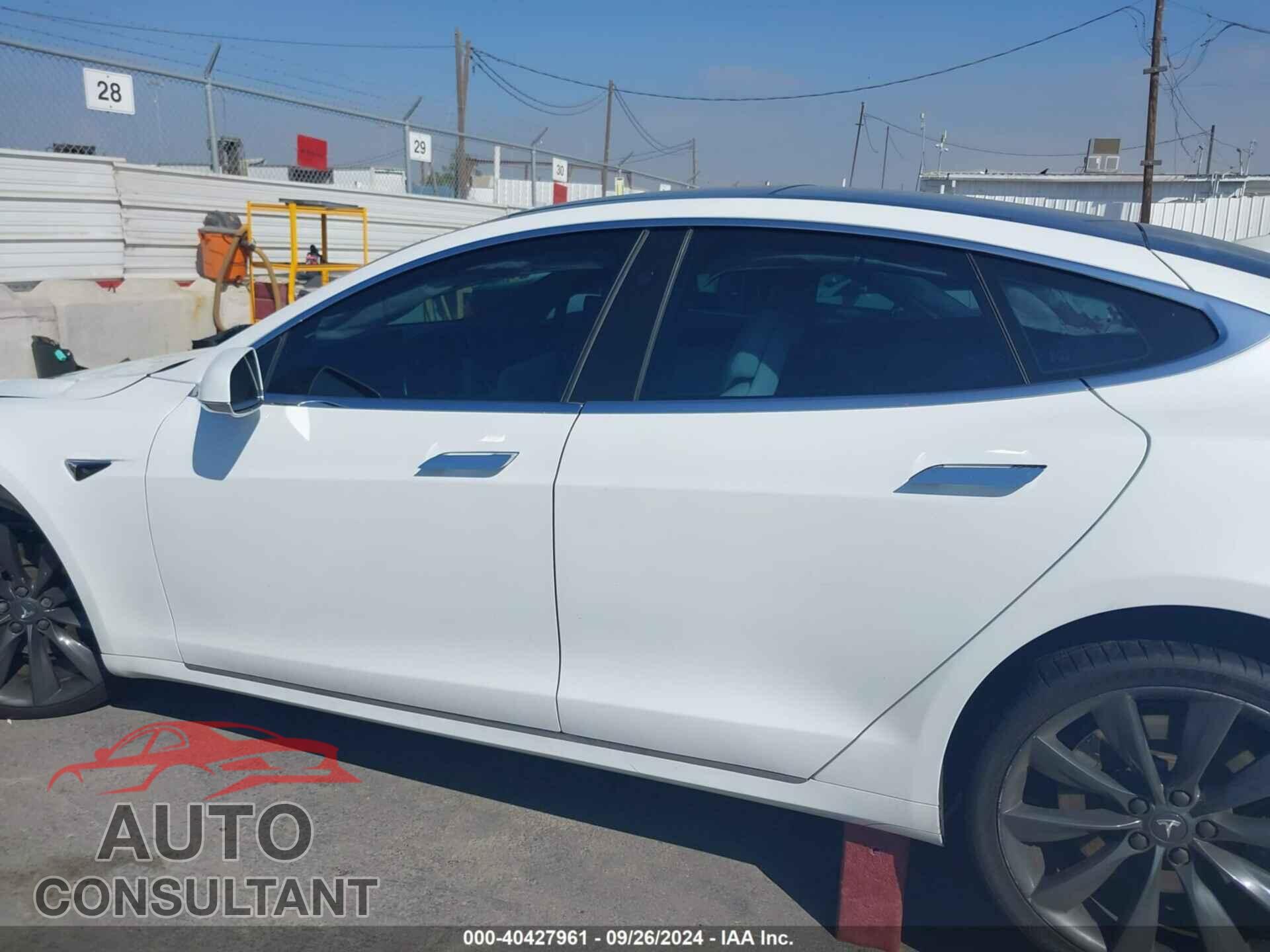 TESLA MODEL S 2017 - 5YJSA1E18HF196568