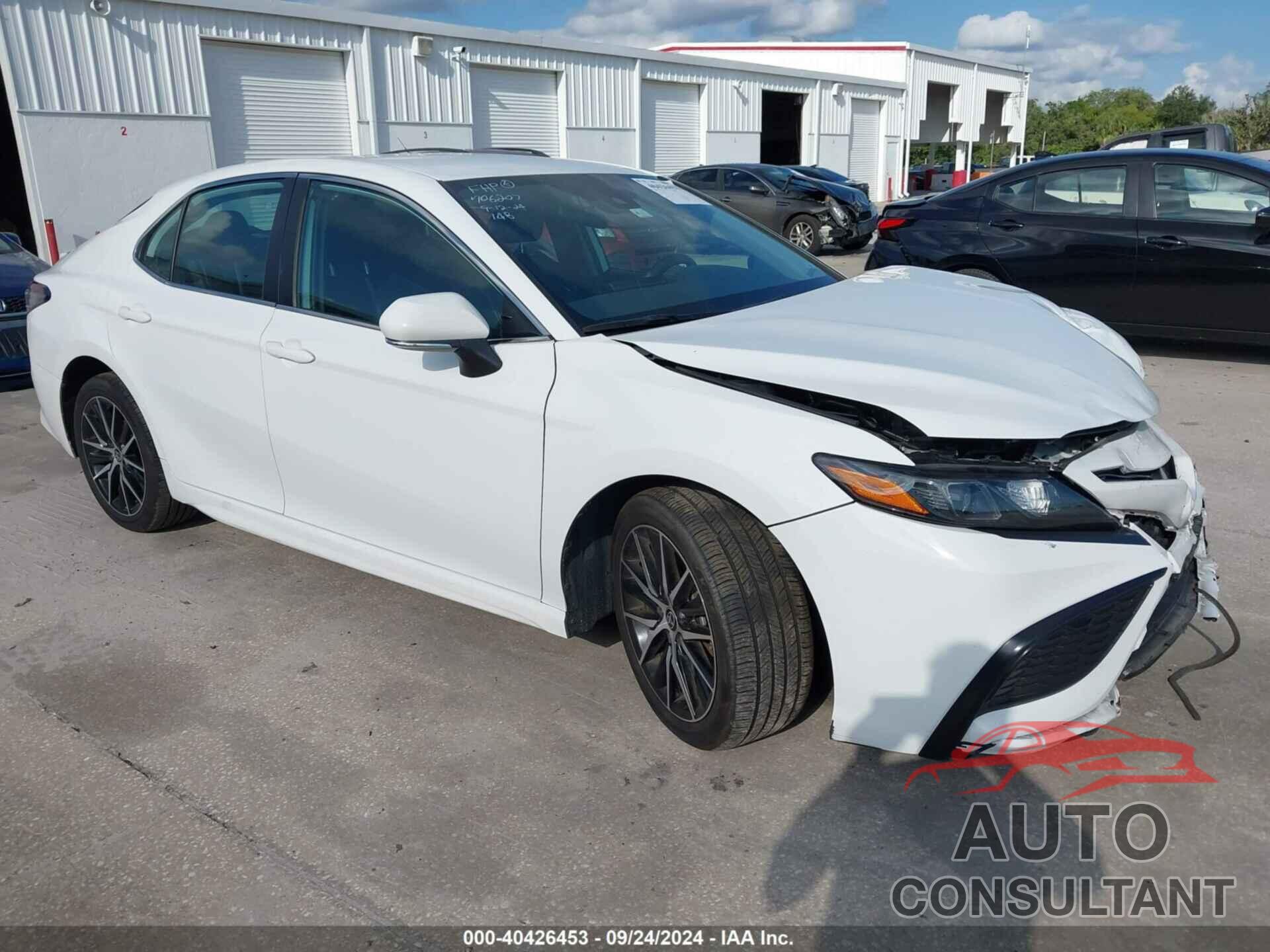 TOYOTA CAMRY 2022 - 4T1G11AK7NU678564