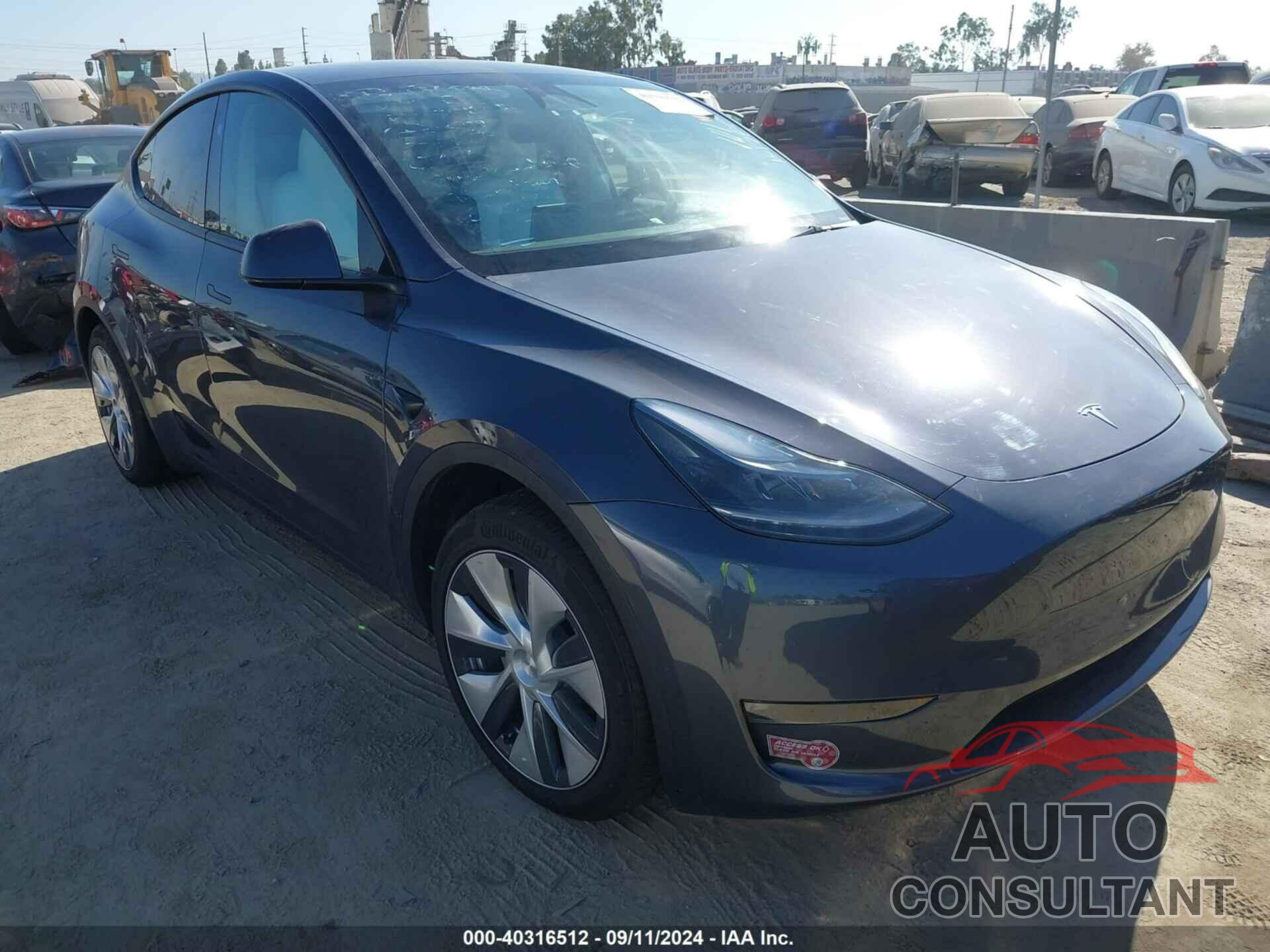 TESLA MODEL Y 2023 - 7SAYGAEE2PF978359