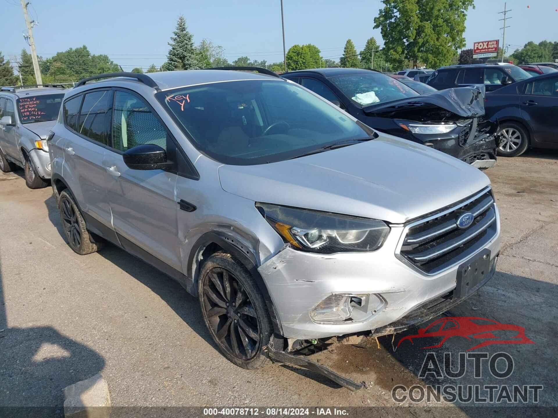 FORD ESCAPE 2017 - 1FMCU9G99HUC36172