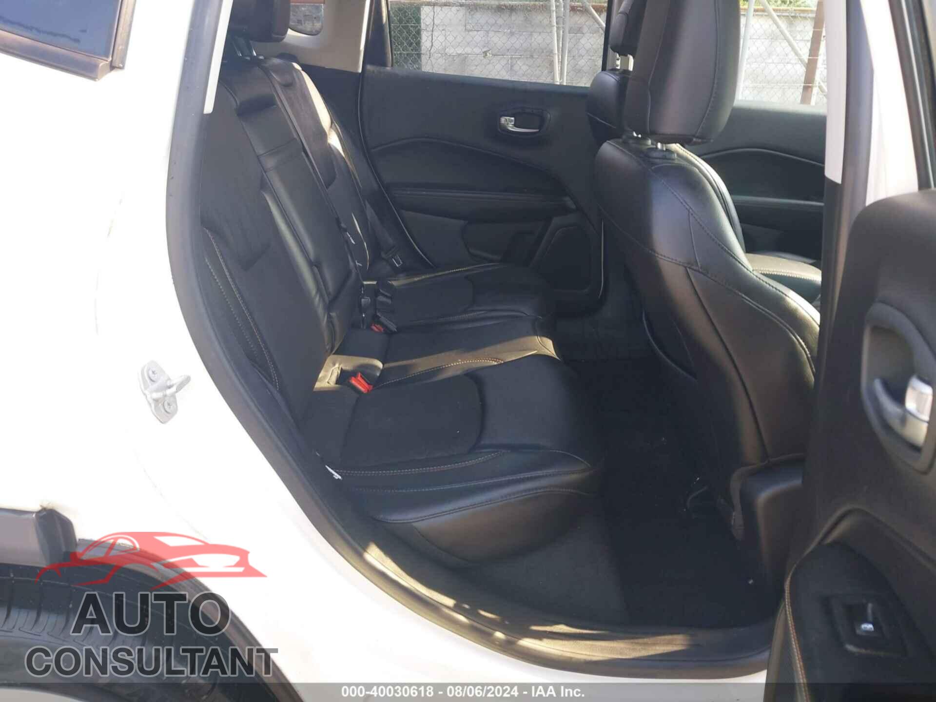 JEEP COMPASS 2018 - 3C4NJDBB2JT333474
