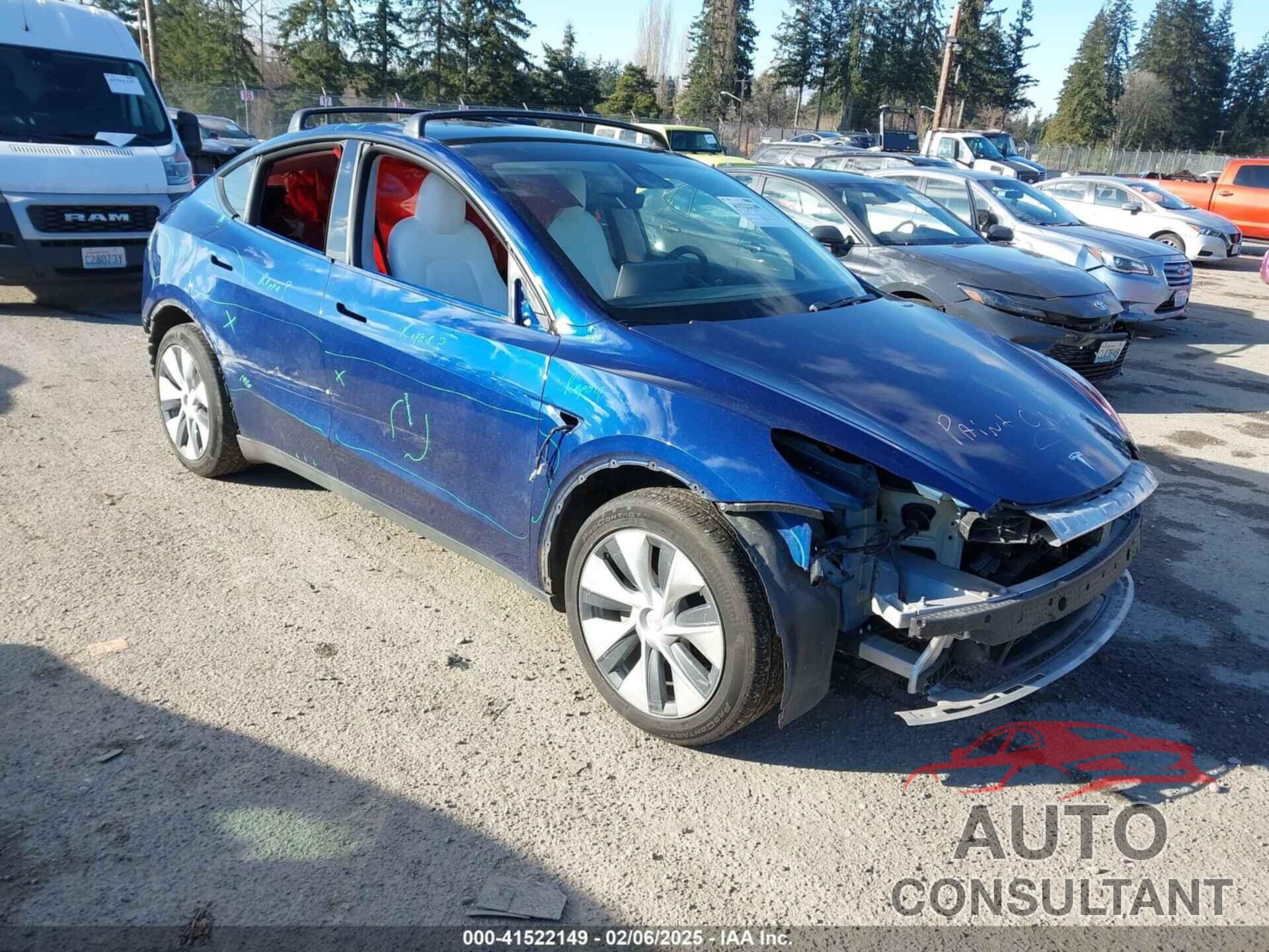 TESLA MODEL Y 2020 - 5YJYGDEE2LF031136
