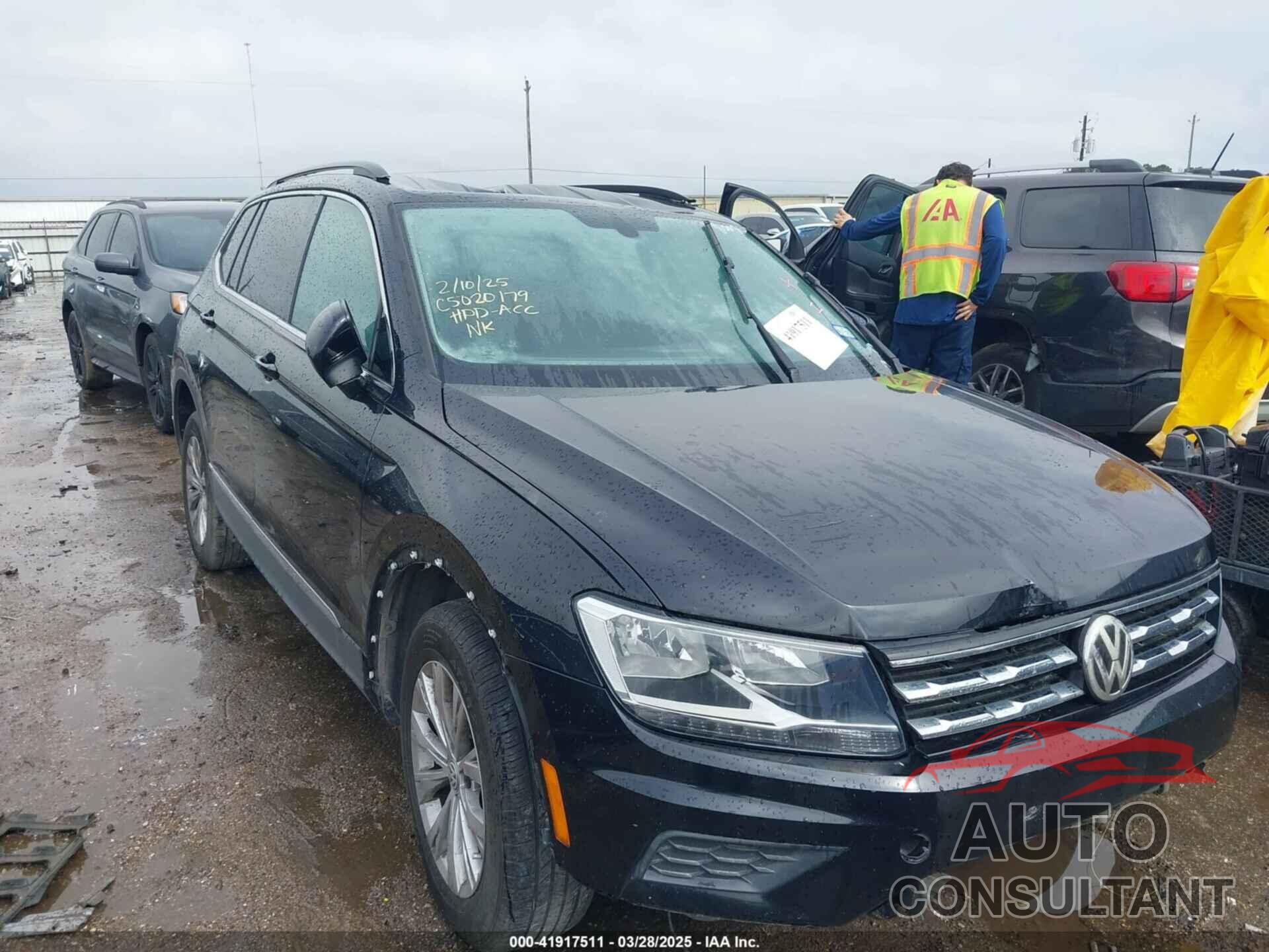 VOLKSWAGEN TIGUAN 2018 - 3VV3B7AX9JM068003