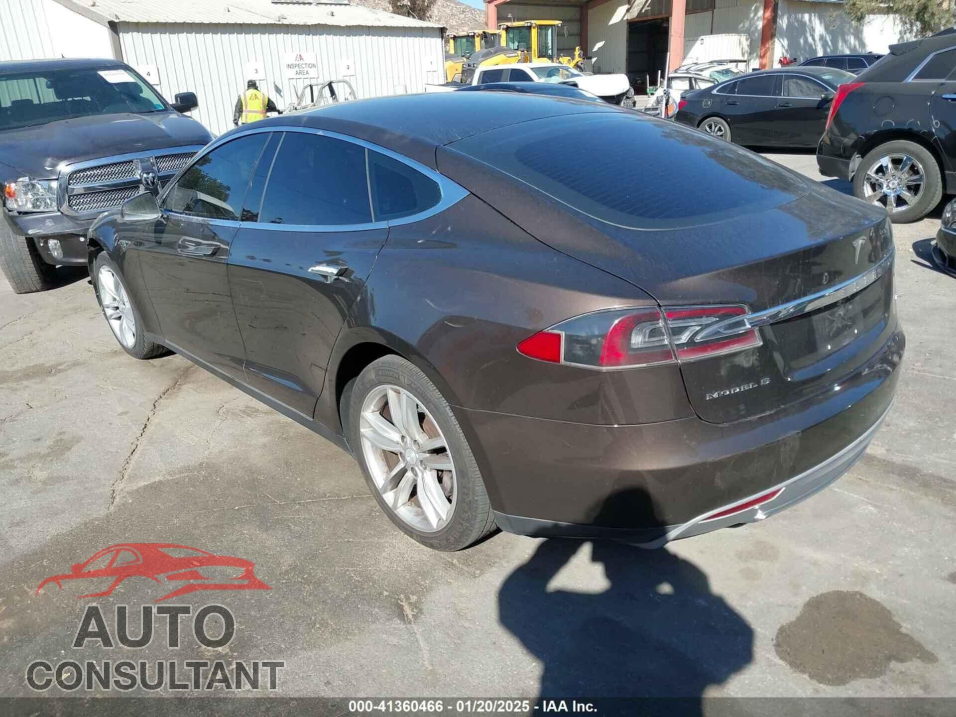 TESLA MODEL S 2013 - 5YJSA1DN4DFP19552