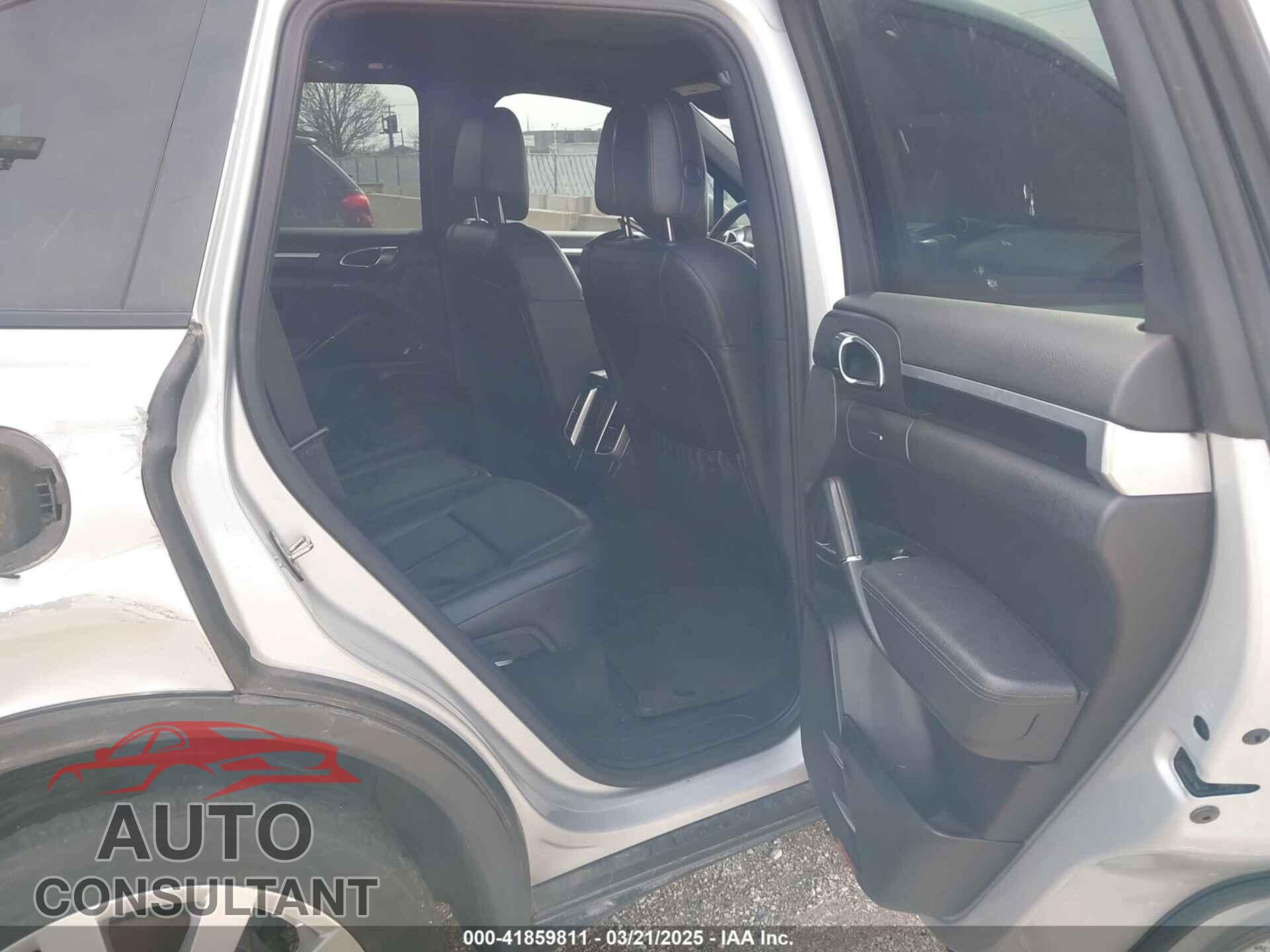 PORSCHE CAYENNE 2012 - WP1AA2A20CLA08498