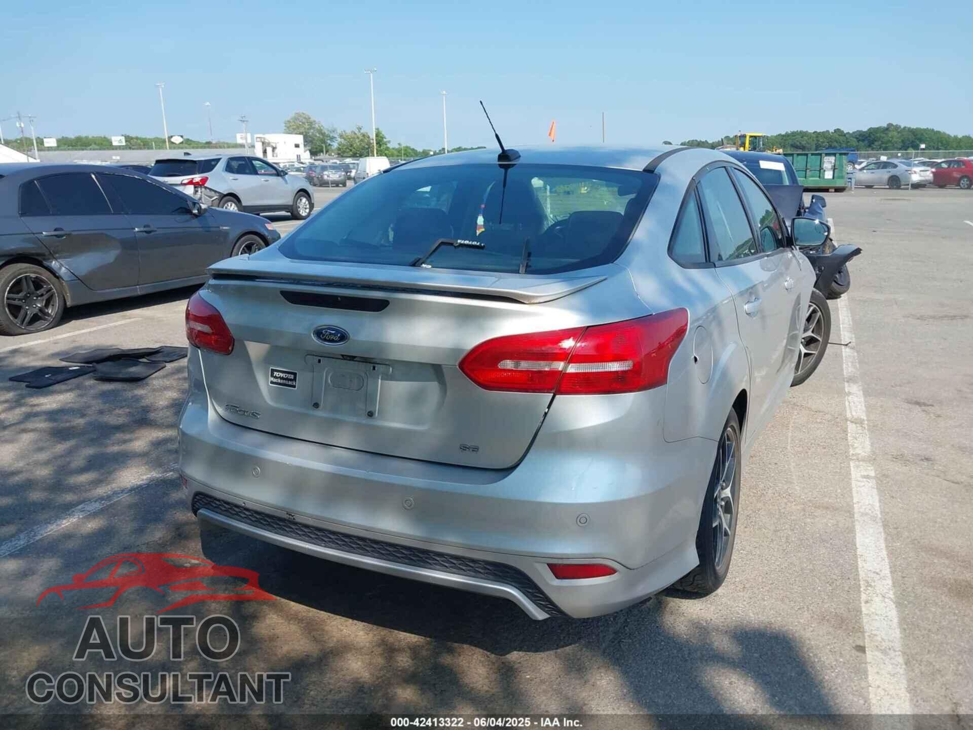 FORD FOCUS 2015 - 1FADP3F25FL381008