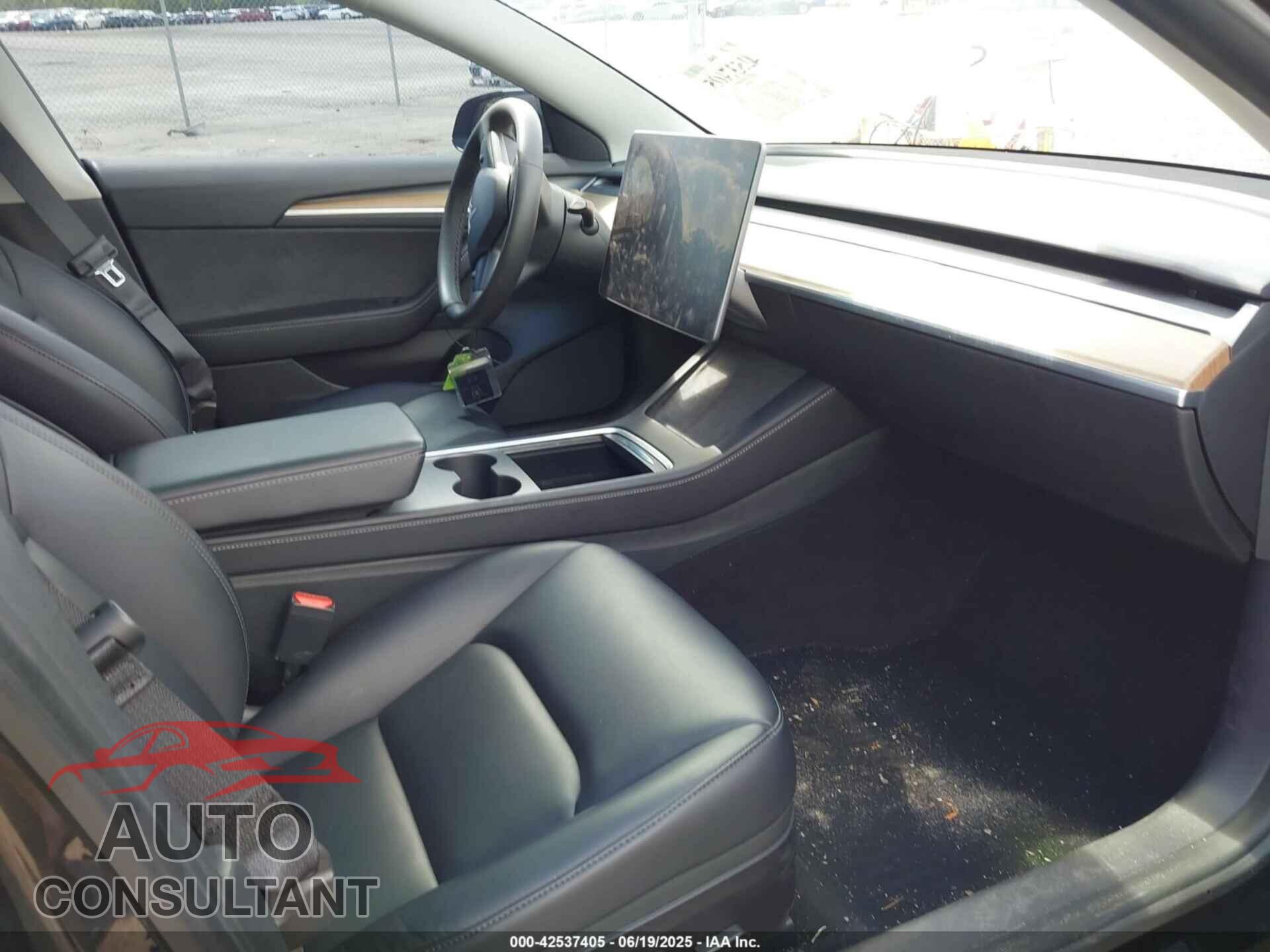 TESLA MODEL 3 2021 - 5YJ3E1EA0MF084849