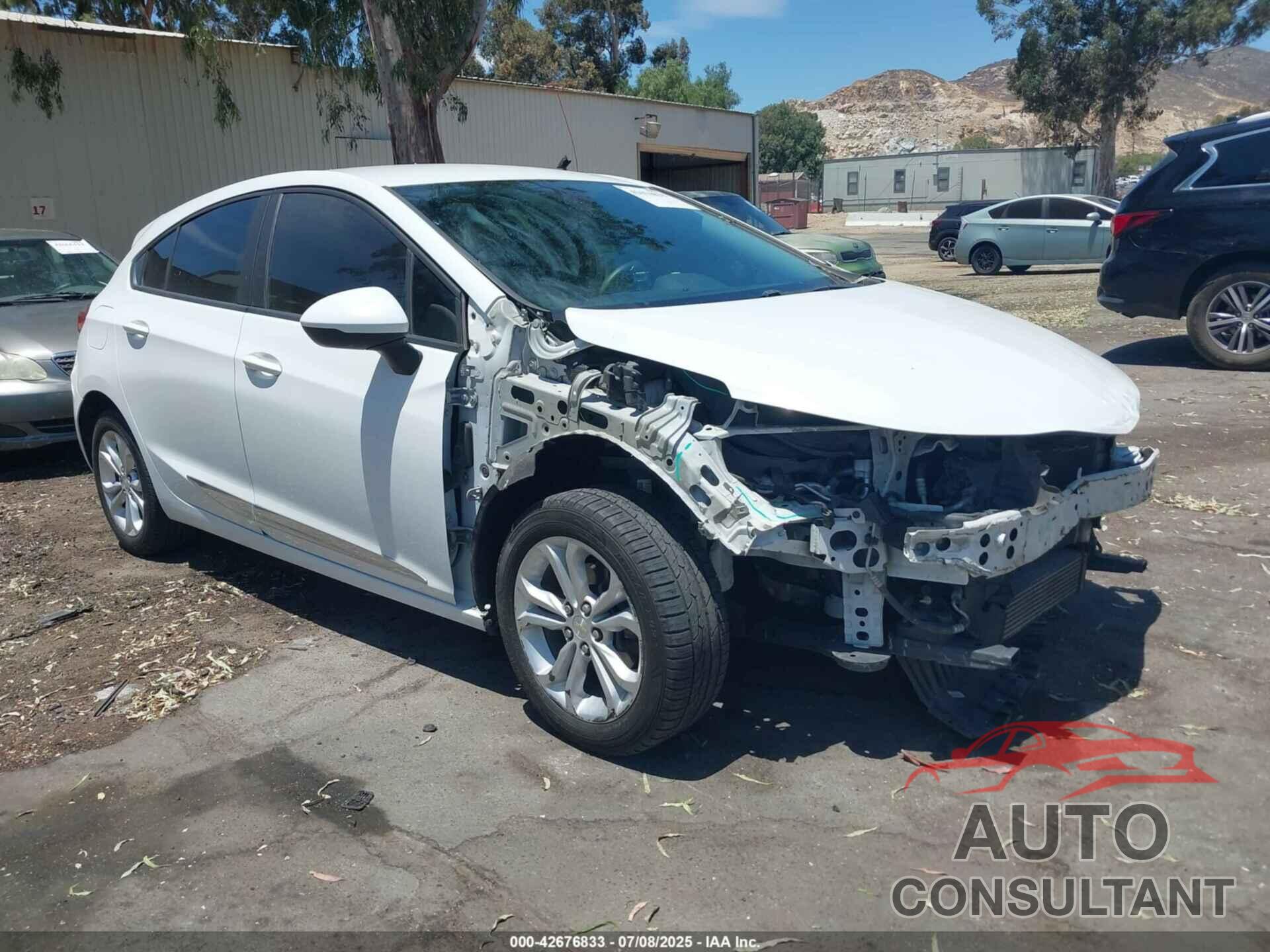 CHEVROLET CRUZE 2019 - 3G1BC6SM9KS566441