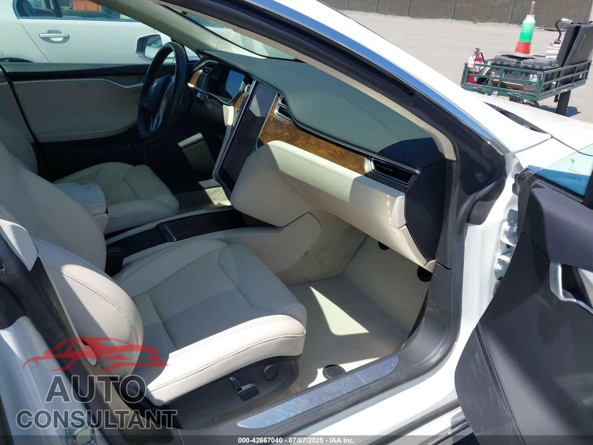 TESLA MODEL S 2017 - 5YJSA1E19HF215502