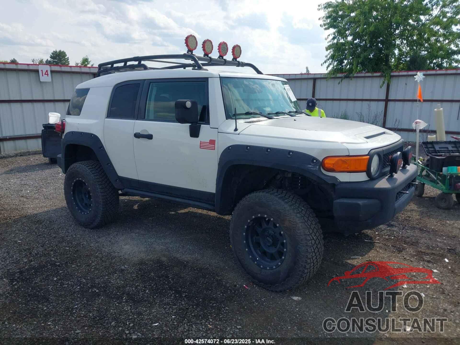 TOYOTA FJ CRUISER 2010 - JTEBU4BF7AK092845