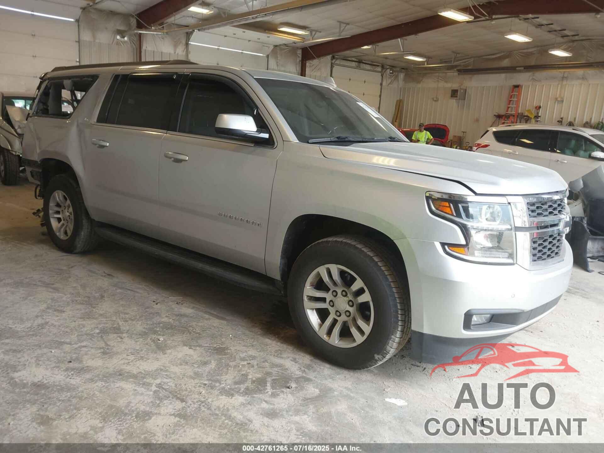 CHEVROLET SUBURBAN 2019 - 1GNSKHKC5KR312085
