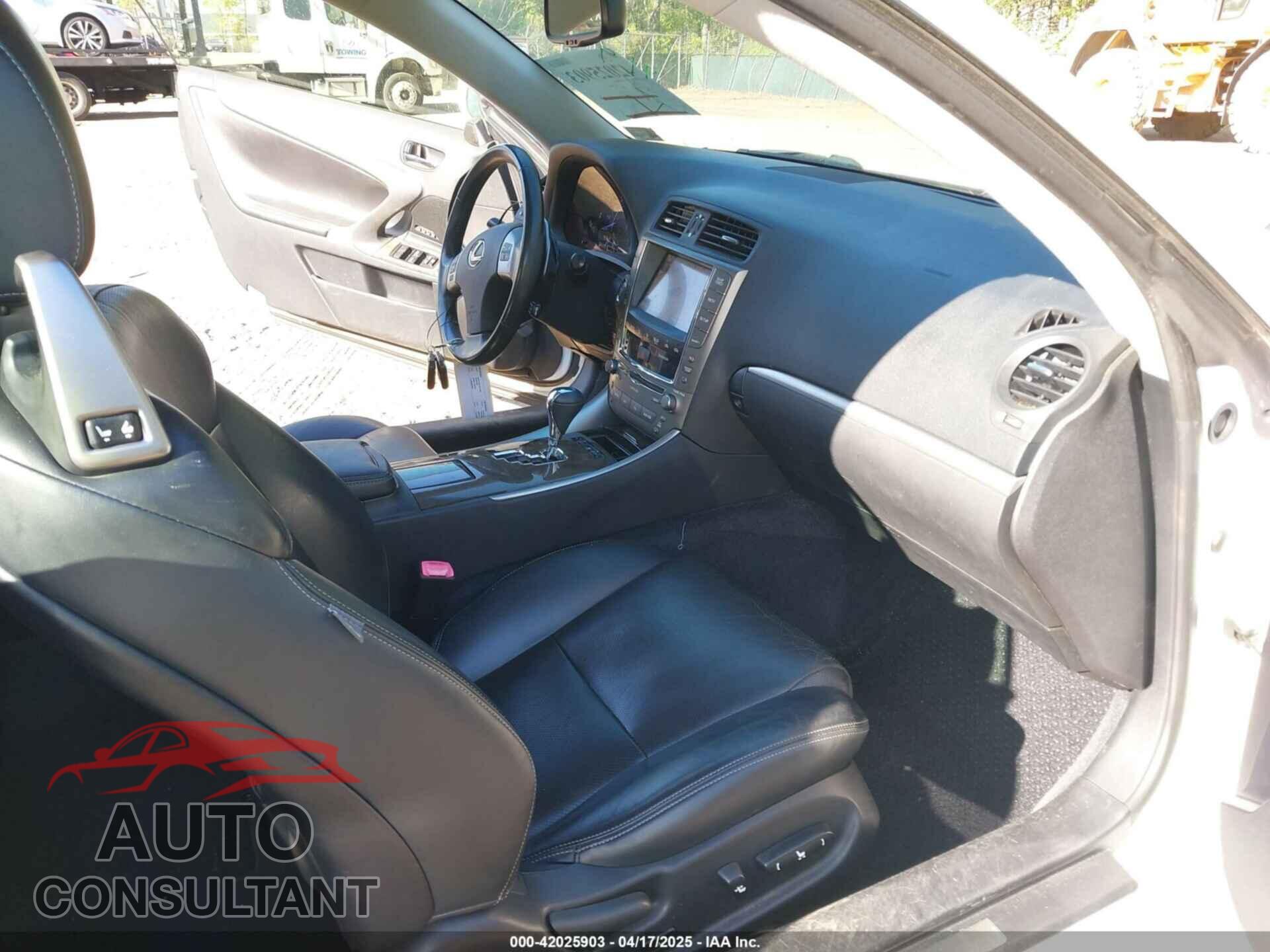 LEXUS IS 250C 2012 - JTHFF2C20C2524497