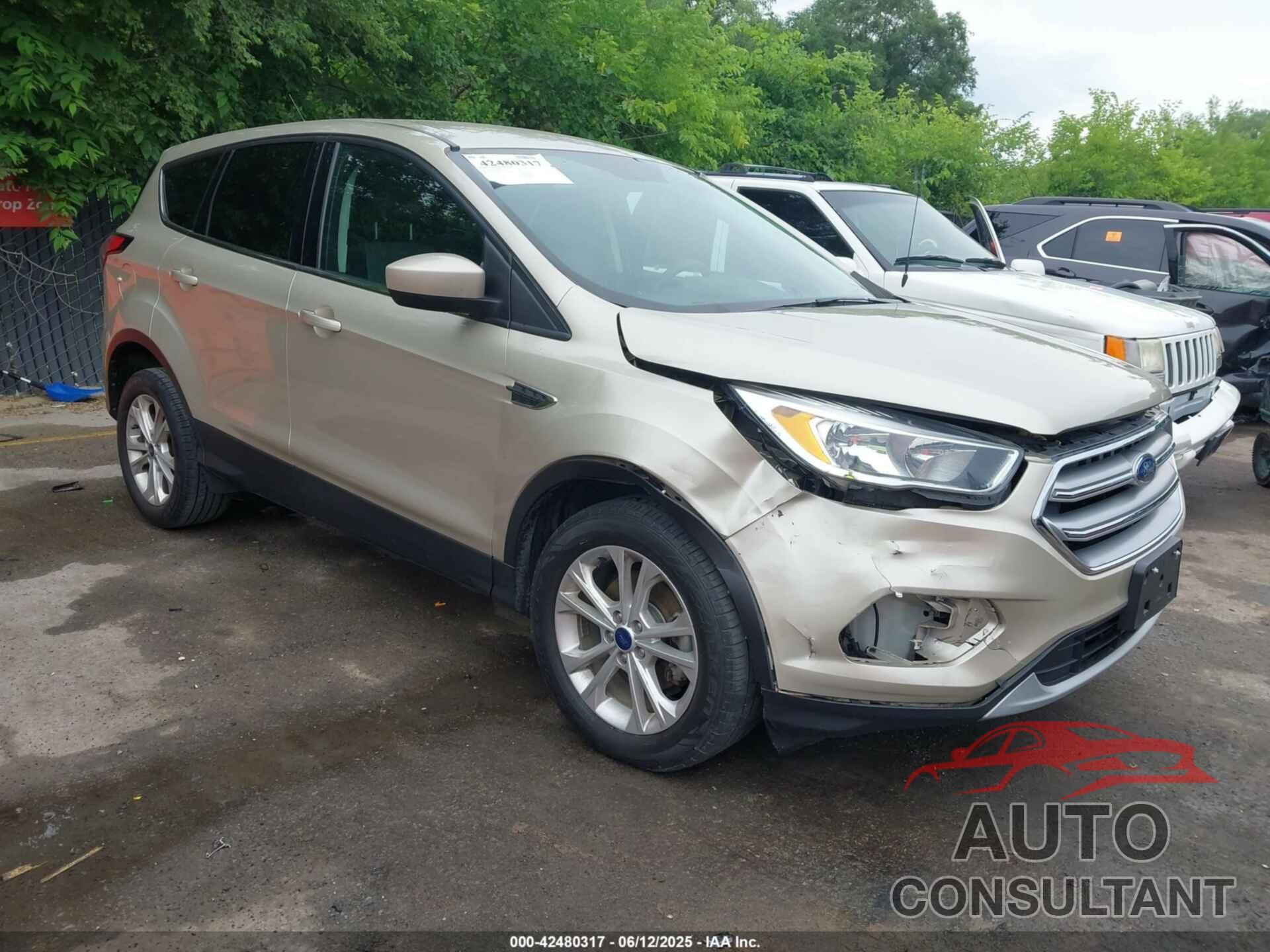 FORD ESCAPE 2017 - 1FMCU0GD4HUC64297