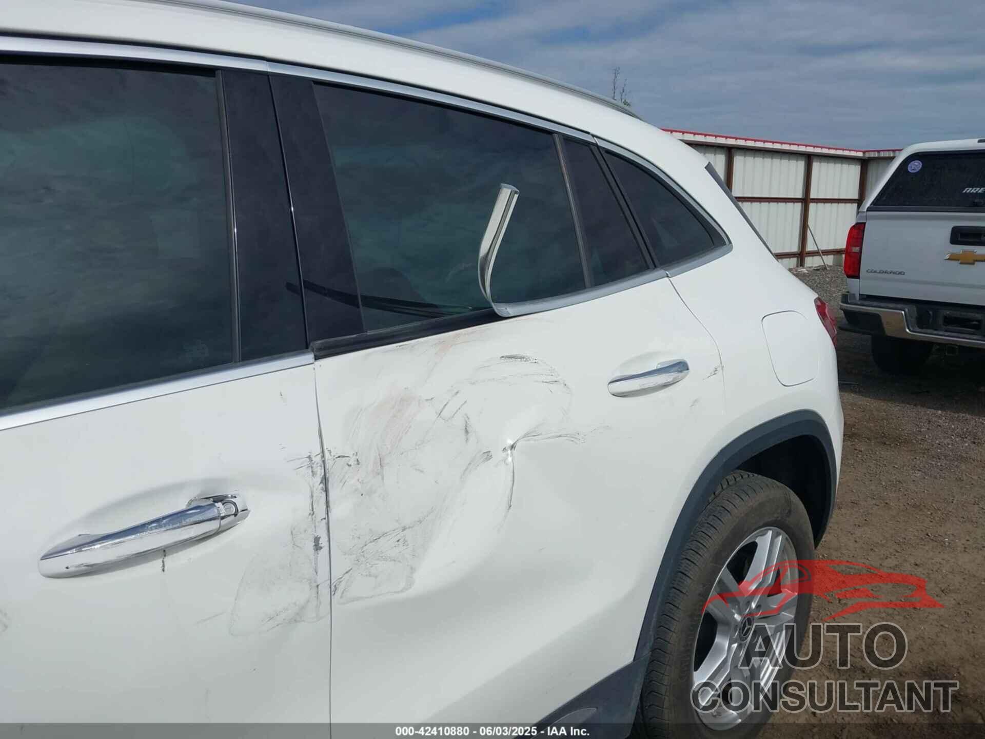 MERCEDES-BENZ GLA 250 2023 - W1N4N4HB5PJ499018