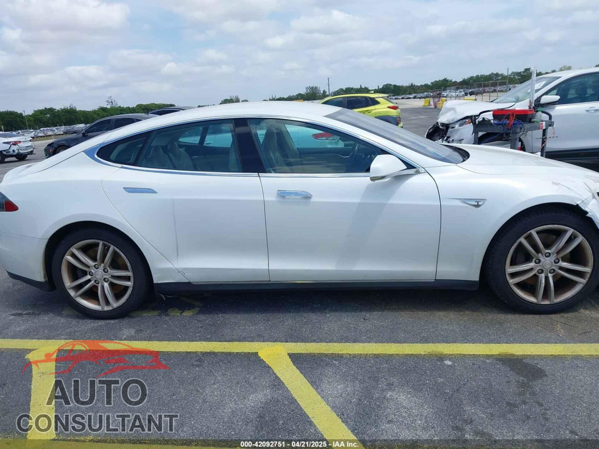 TESLA MODEL S 2013 - 5YJSA1CN2DFP17316