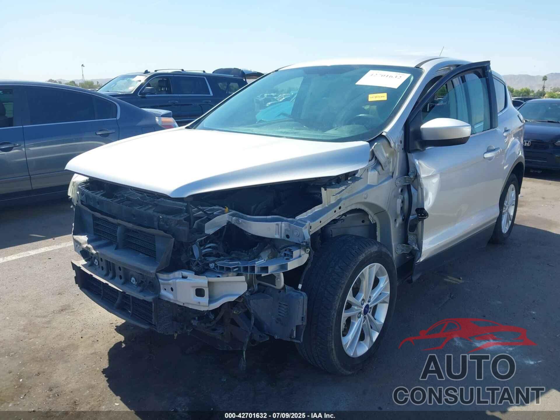FORD ESCAPE 2017 - 1FMCU0GD2HUA54569