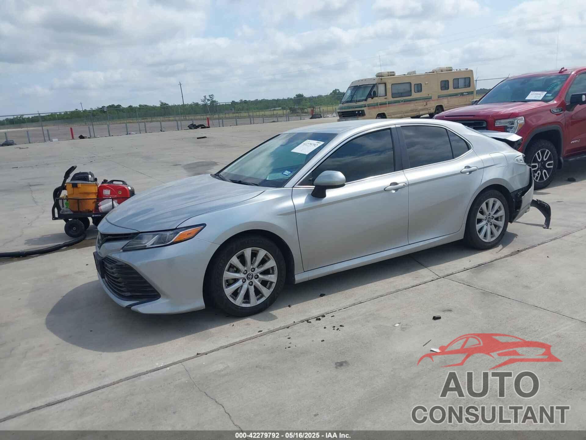 TOYOTA CAMRY 2018 - 4T1B11HK2JU150201