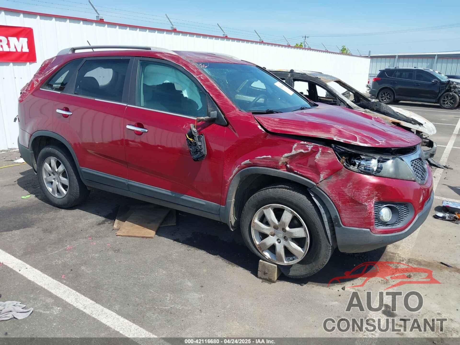 KIA SORENTO 2011 - 5XYKT3A13BG084210