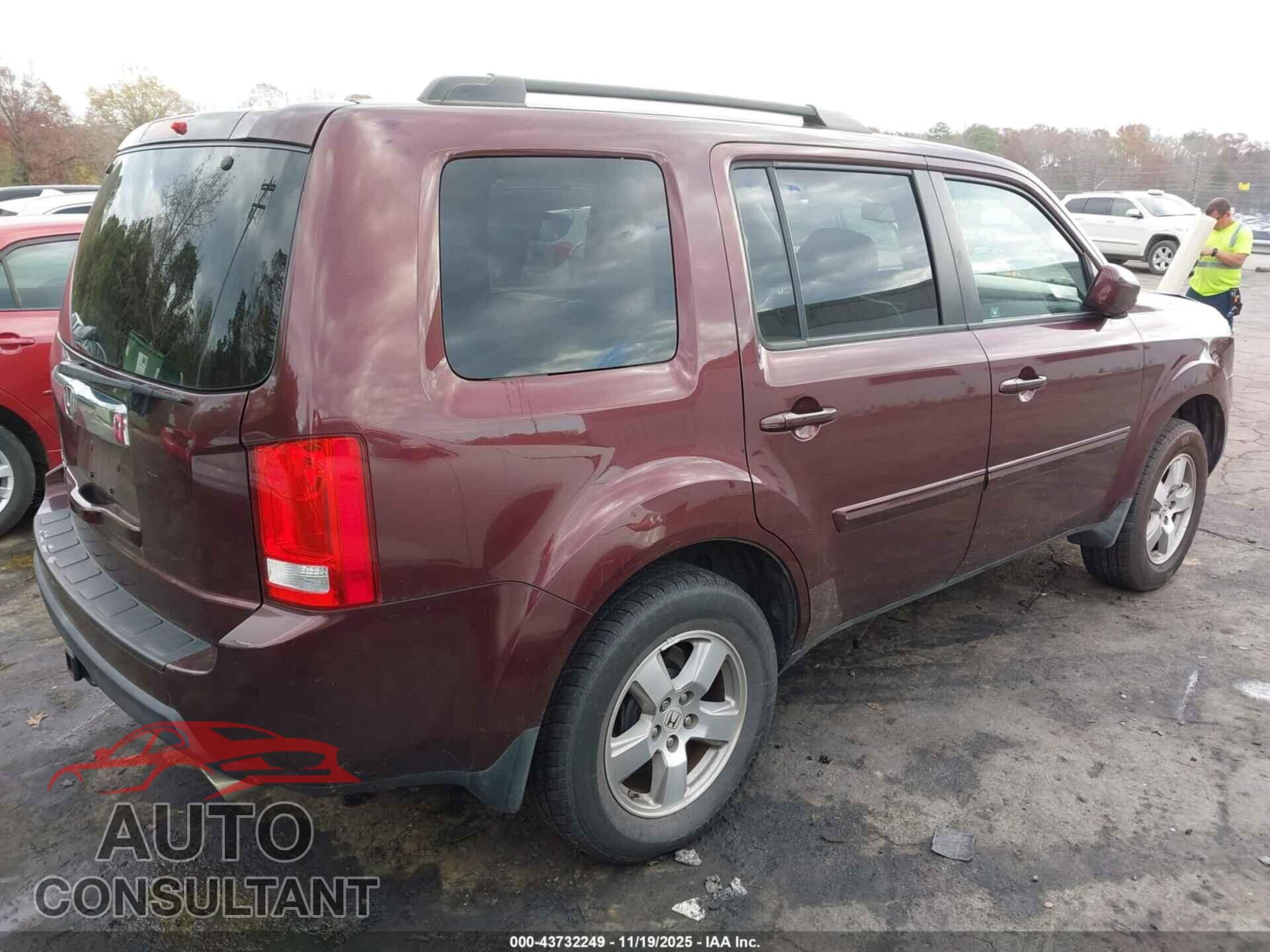 HONDA PILOT 2011 - 5FNYF3H50BB031174