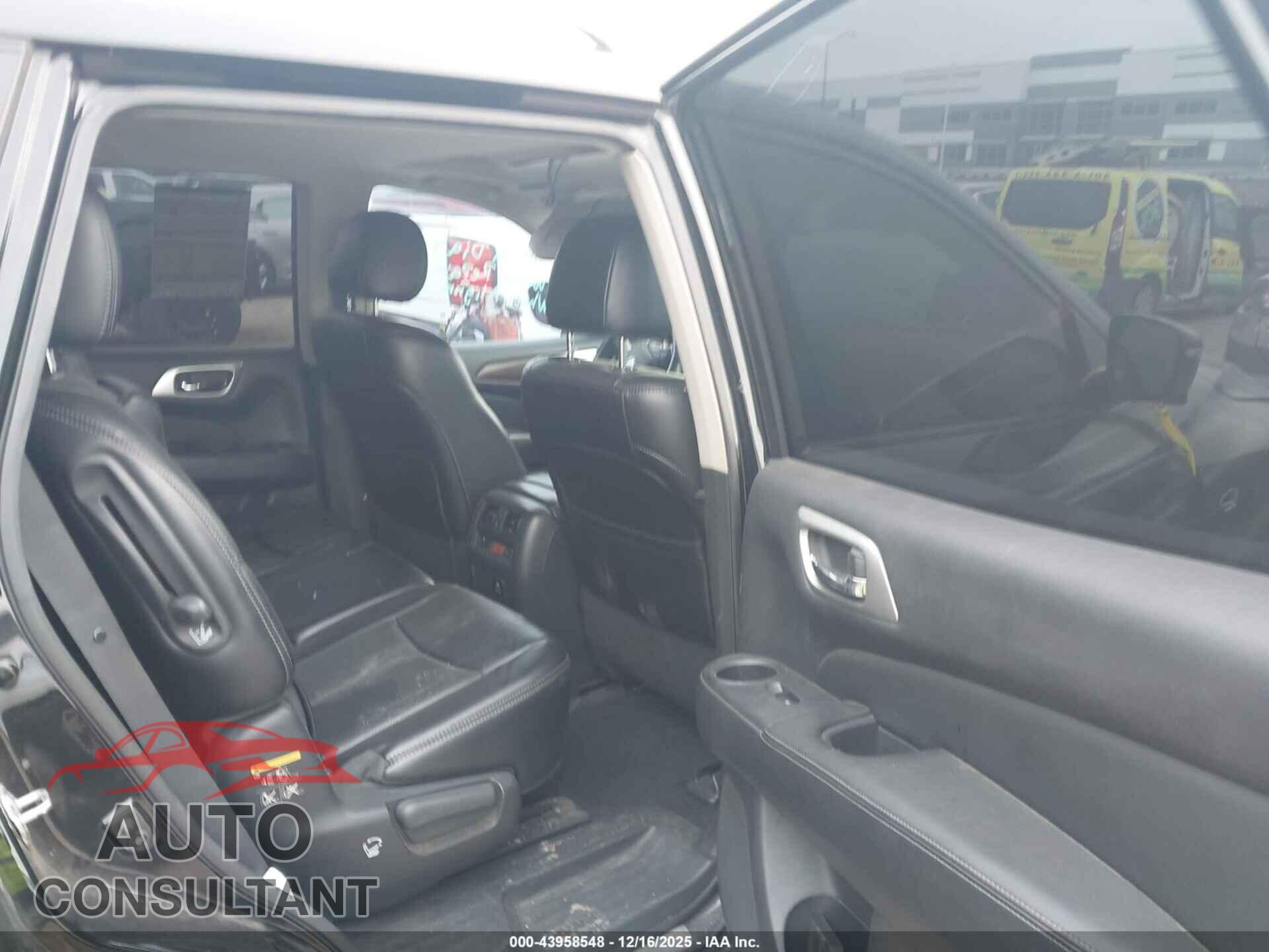 NISSAN PATHFINDER 2017 - 5N1DR2MN4HC686641