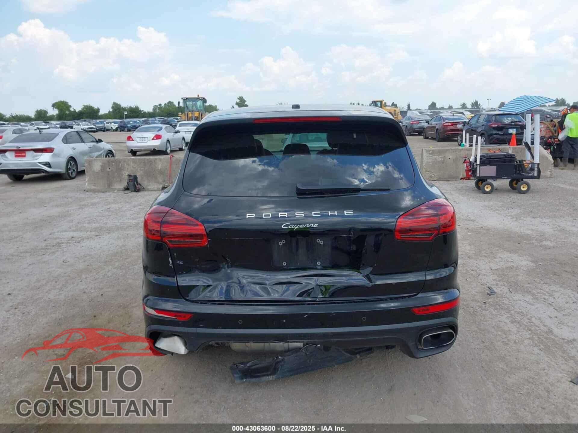 PORSCHE CAYENNE 2016 - WP1AA2A21GLA10847