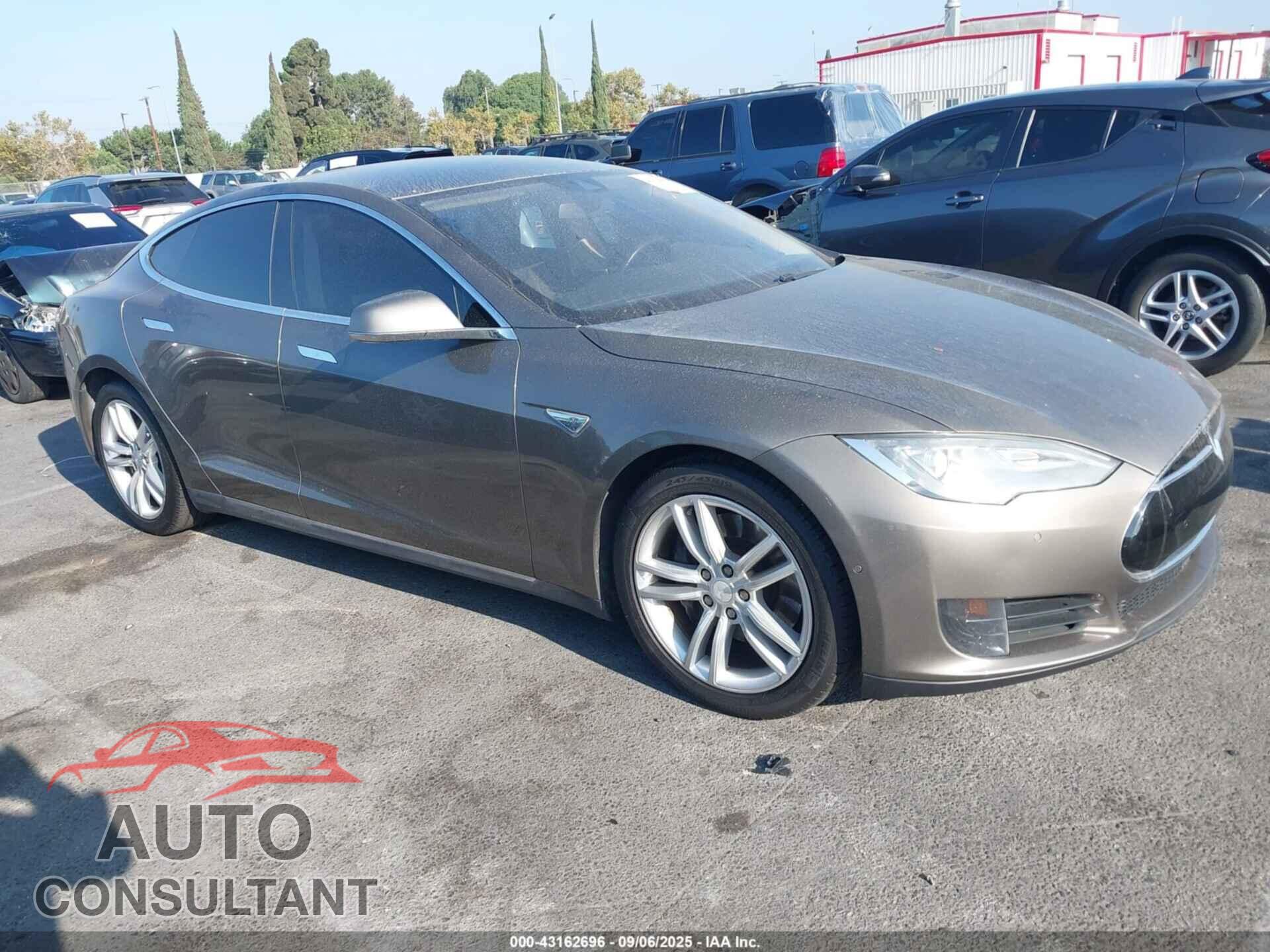 TESLA MODEL S 2015 - 5YJSA1S26FF097452