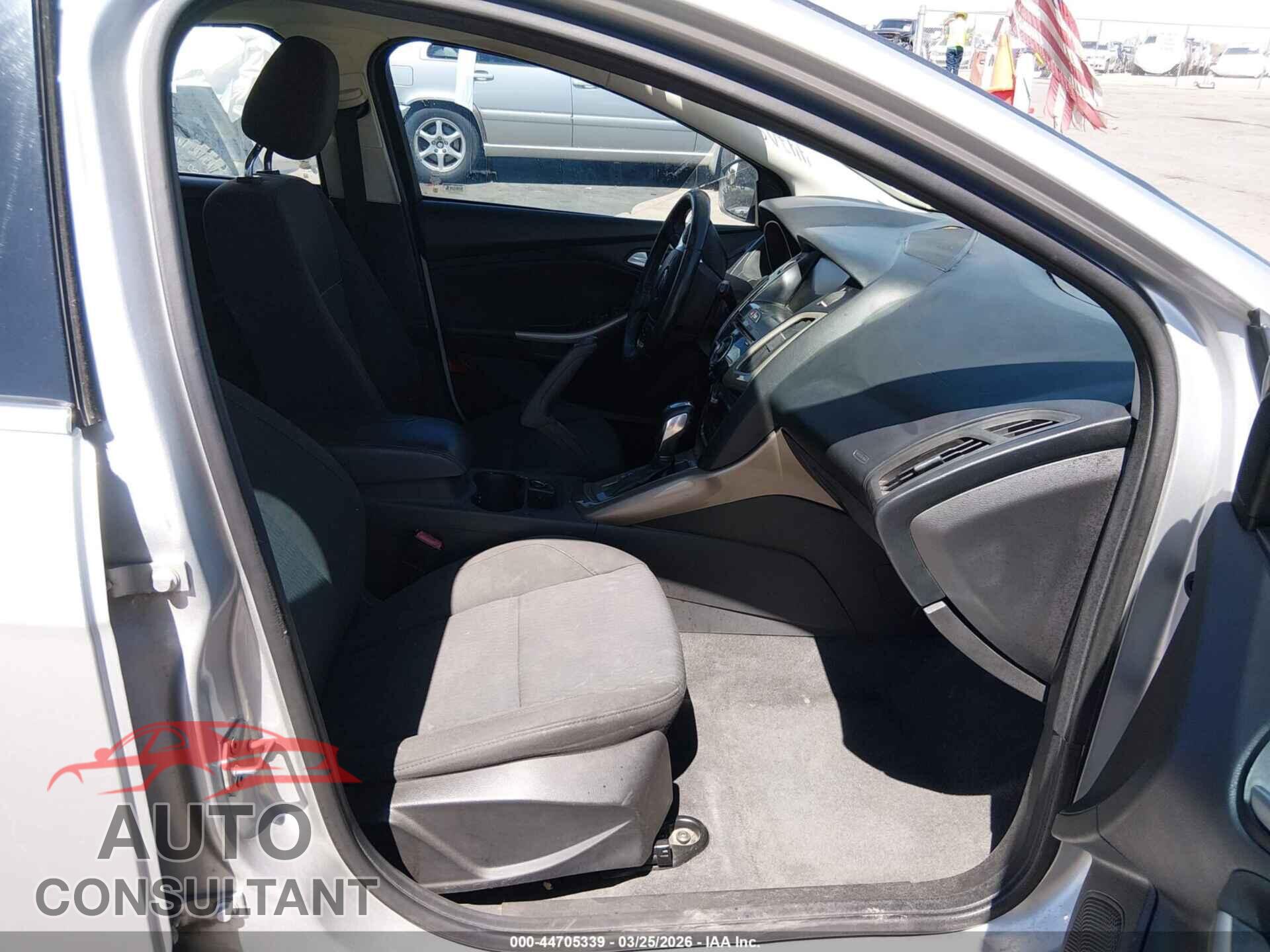 FORD FOCUS 2012 - 1FAHP3M2XCL129643