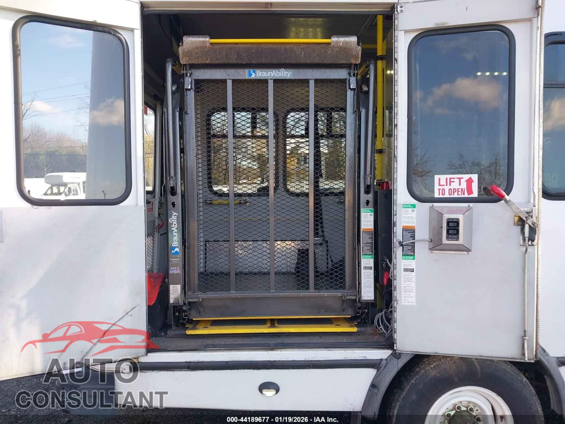 FORD E-350 CUTAWAY 2017 - 1FDEE3FS4HDC41593