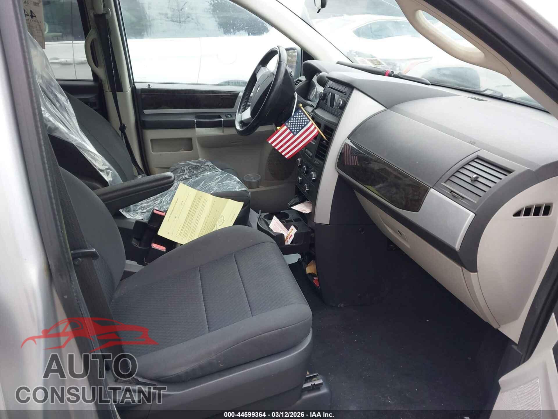 DODGE GRAND CARAVAN 2010 - 2D4RN5D12AR119896
