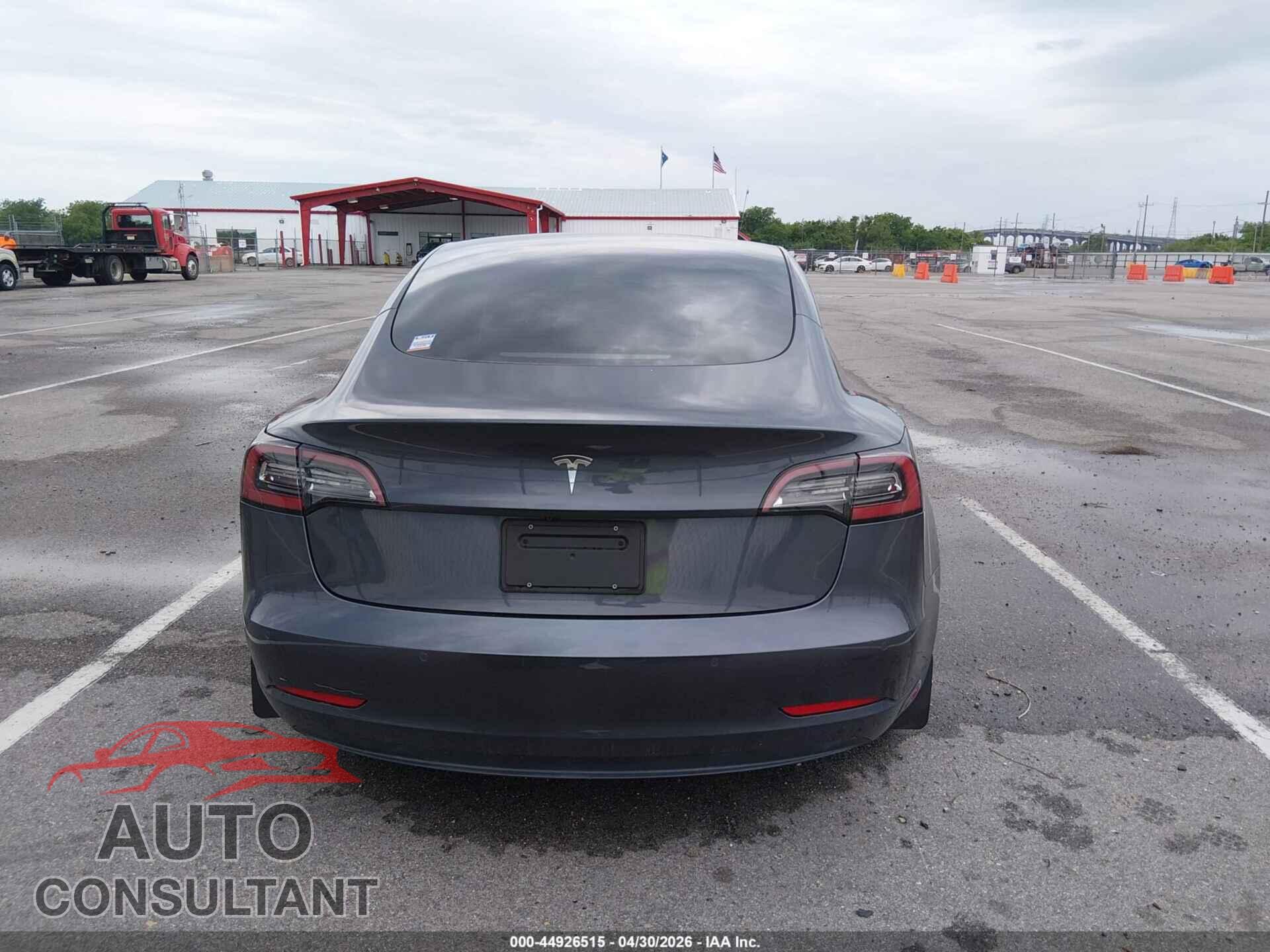 TESLA MODEL 3 2021 - 5YJ3E1EA5MF006261