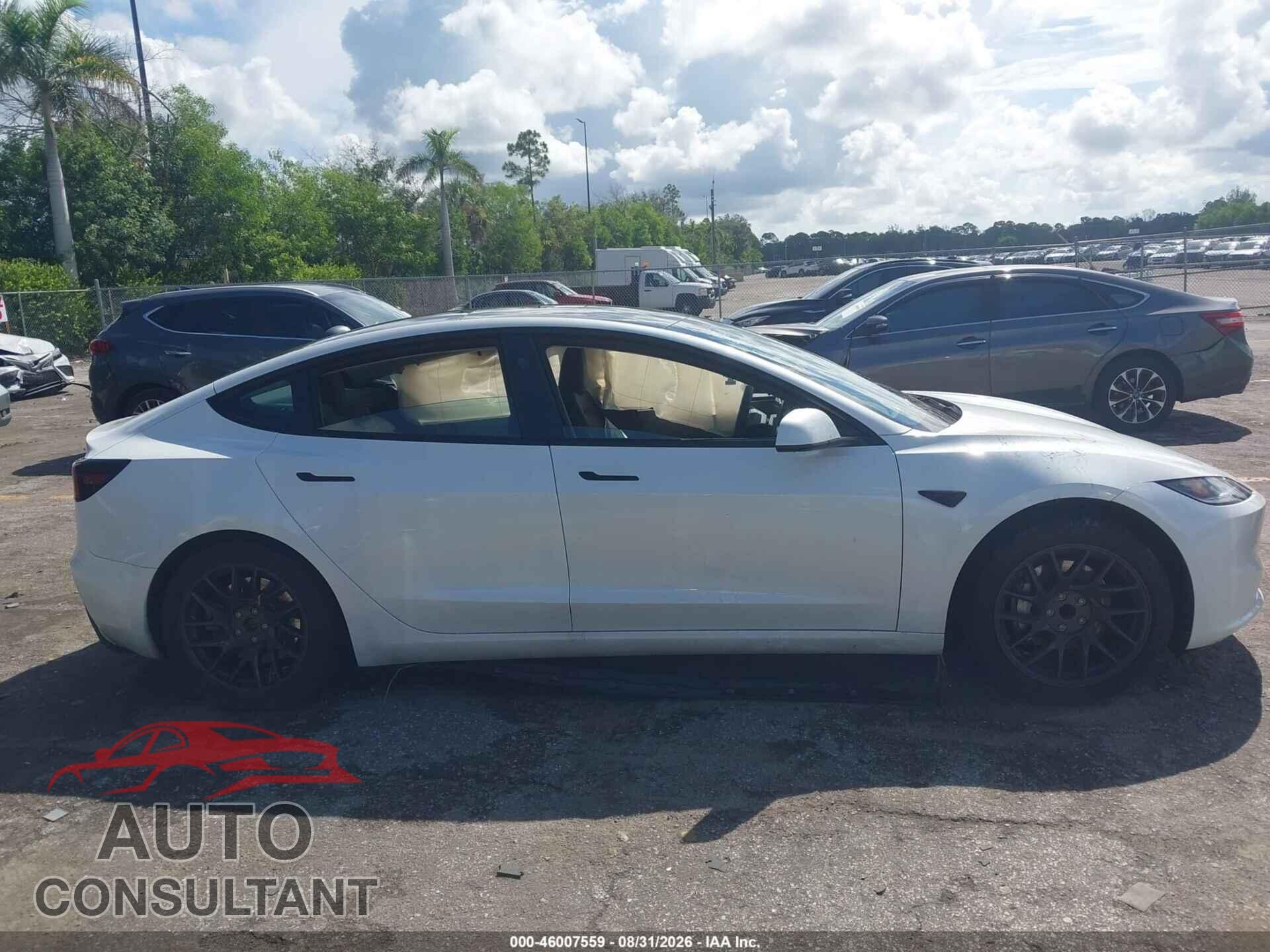 TESLA MODEL 3 2024 - 5YJ3E1EA4RF744592