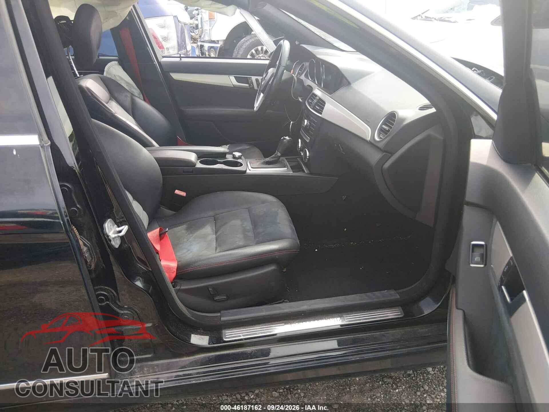 MERCEDES-BENZ C-CLASS 2013 - WDDGF4HB2DR250082