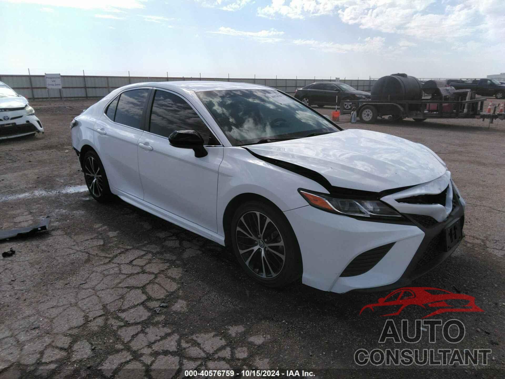 TOYOTA CAMRY 2018 - 4T1B11HK2JU585185
