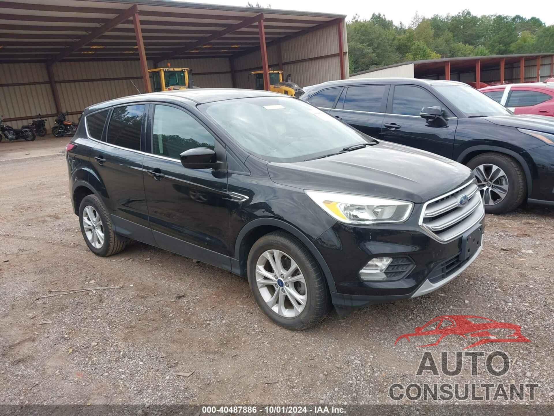 FORD ESCAPE 2017 - 1FMCU0GD8HUC07908