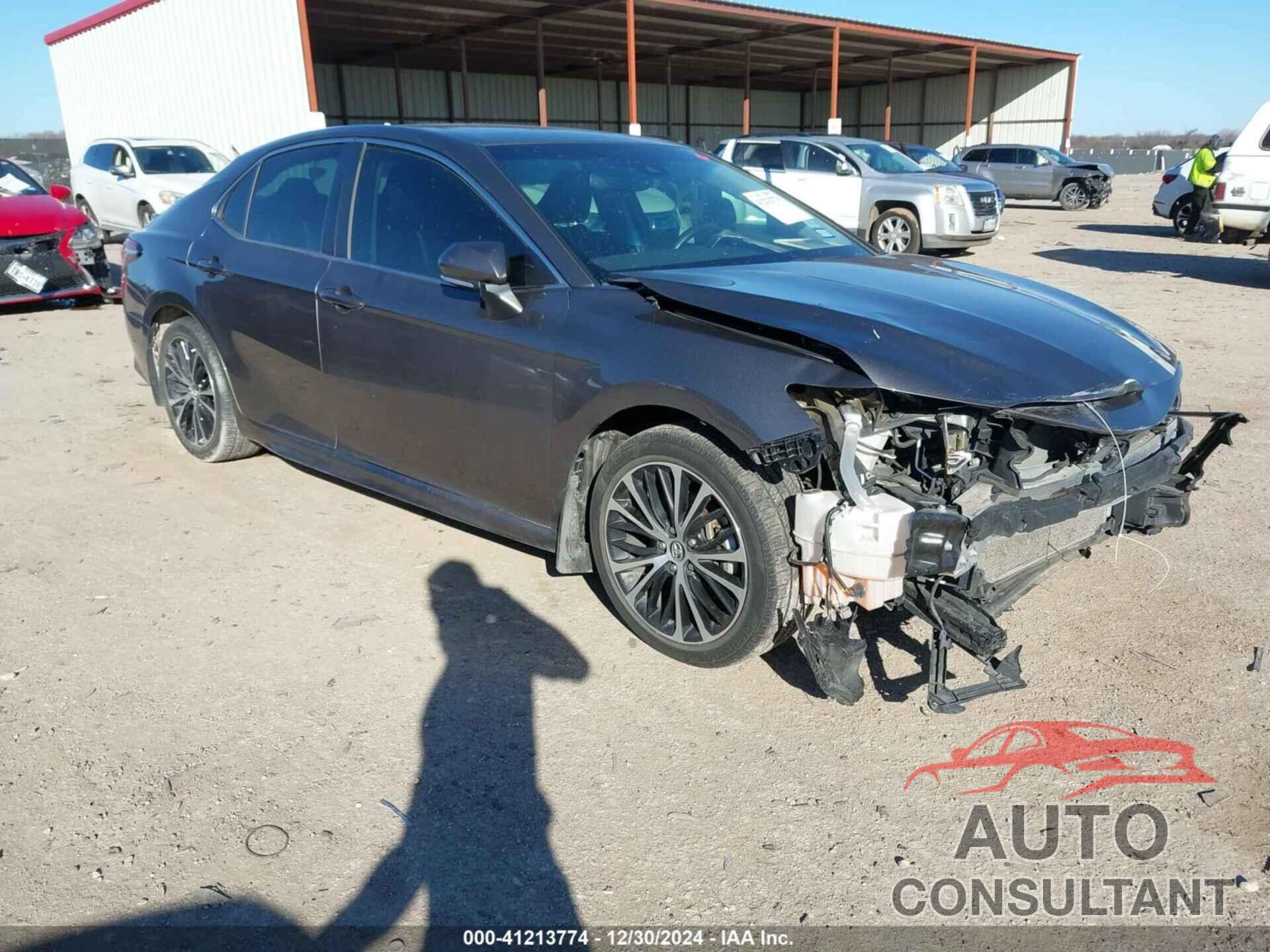 TOYOTA CAMRY 2018 - 4T1B11HK3JU008729