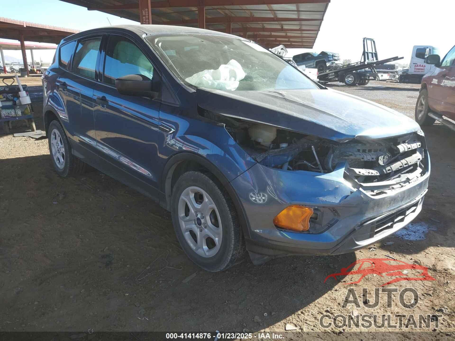 FORD ESCAPE 2018 - 1FMCU0F79JUA10411