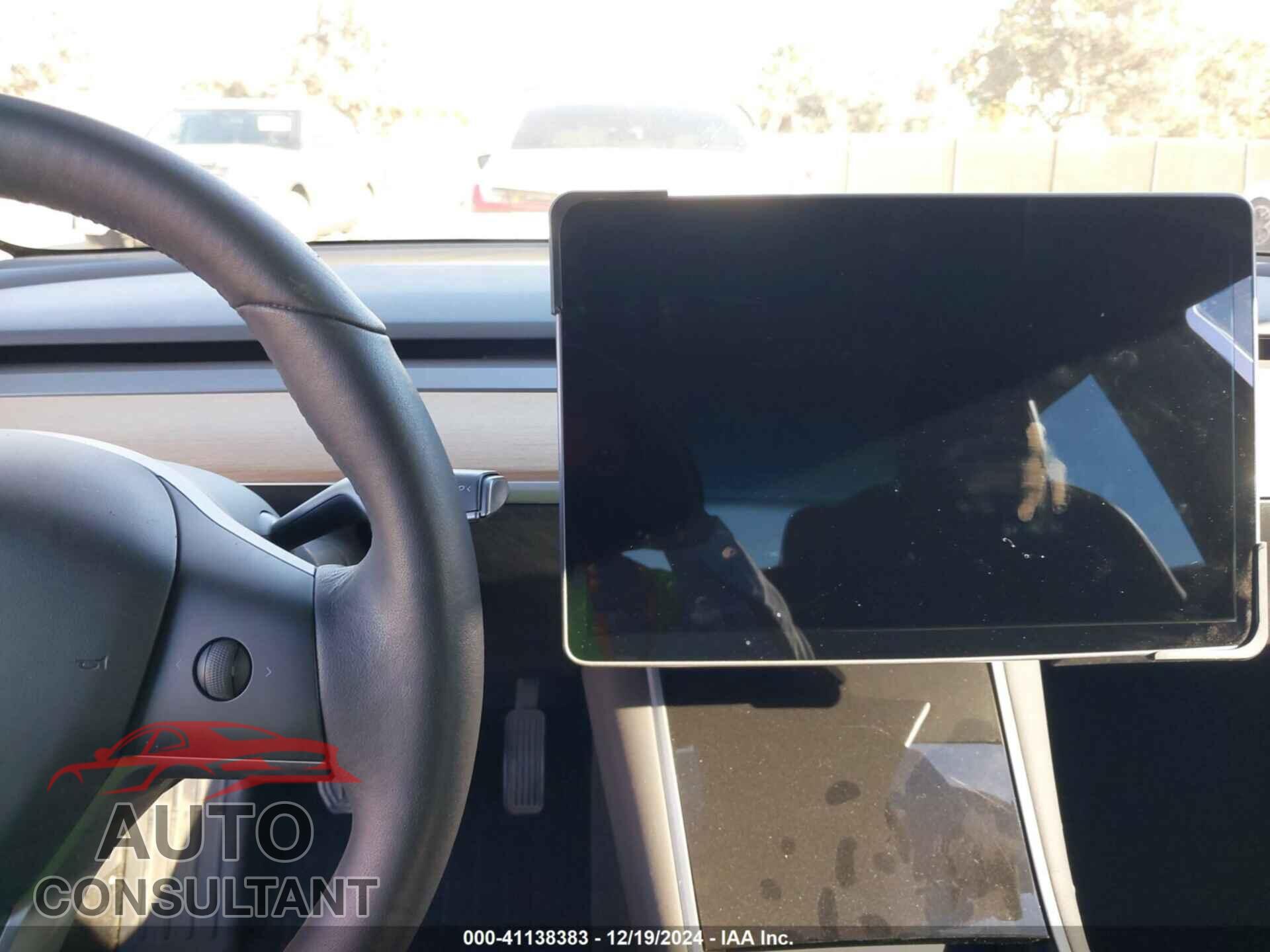 TESLA MODEL 3 2019 - 5YJ3E1EB3KF406552