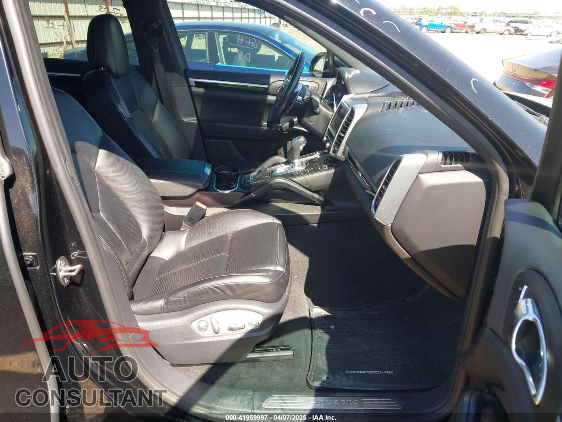 PORSCHE CAYENNE 2016 - WP1AA2A27GKA14200