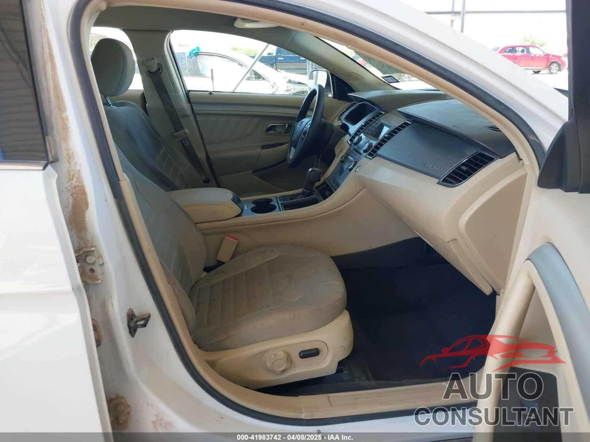 FORD TAURUS 2018 - 1FAHP2D82JG126885