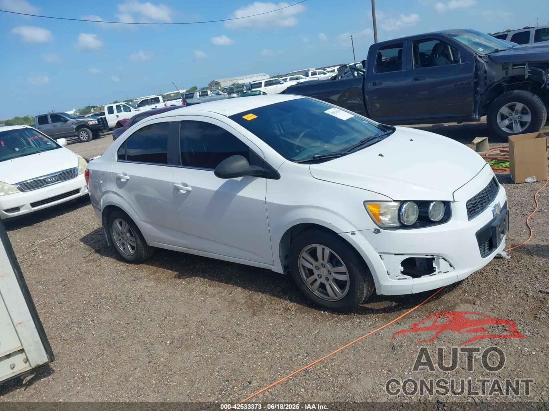 CHEVROLET SONIC 2012 - 1G1JC5SH7C4106124