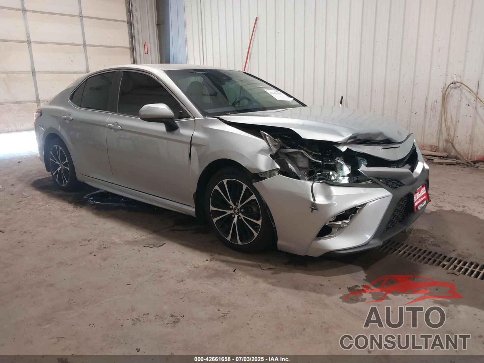 TOYOTA CAMRY 2018 - 4T1B11HK8JU520907
