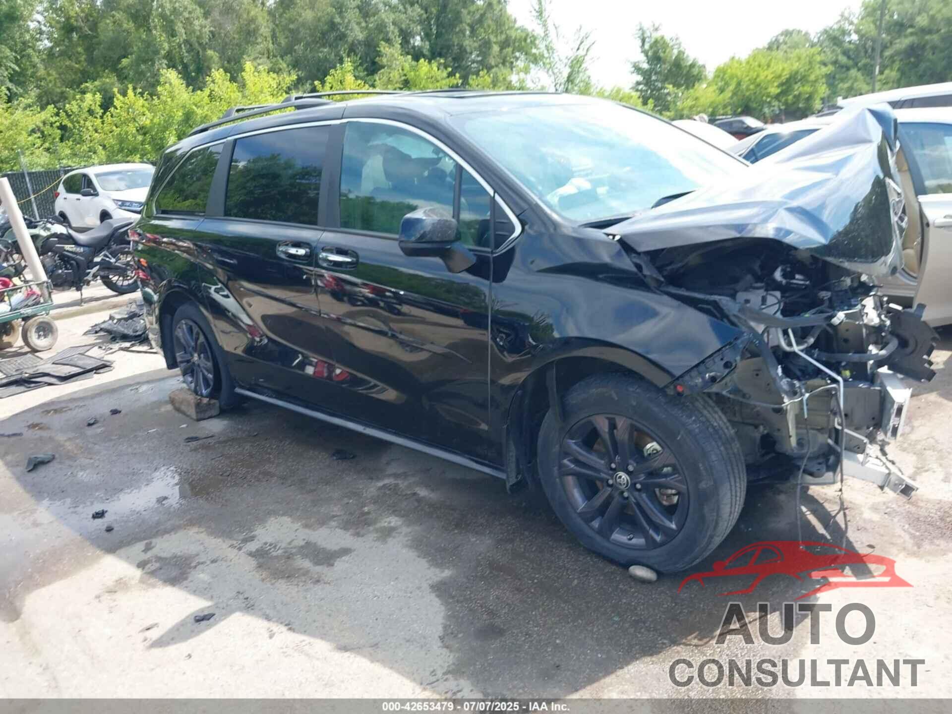 TOYOTA SIENNA 2024 - 5TDDSKFC3RS115730