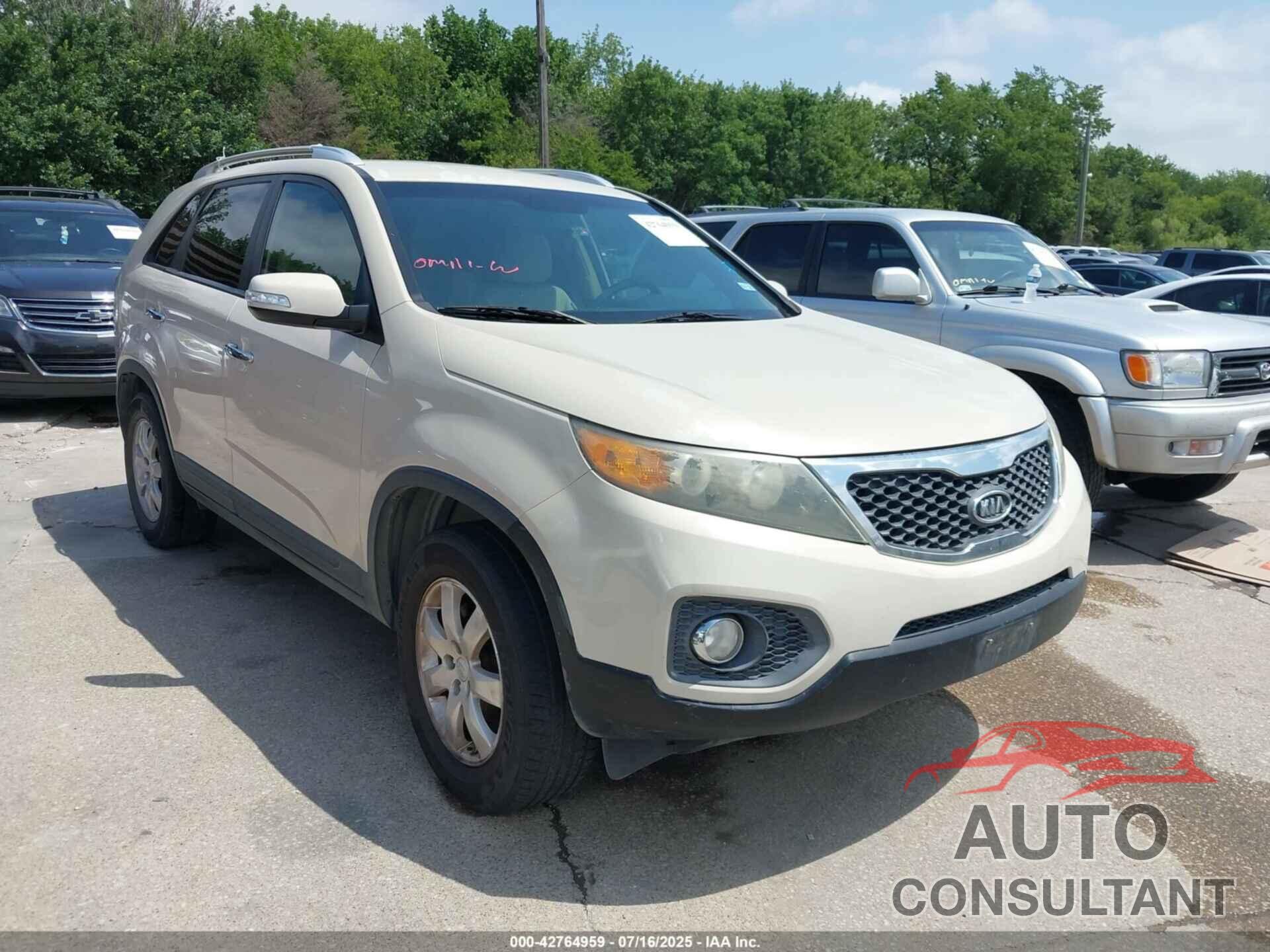 KIA SORENTO 2011 - 5XYKT3A12BG051960