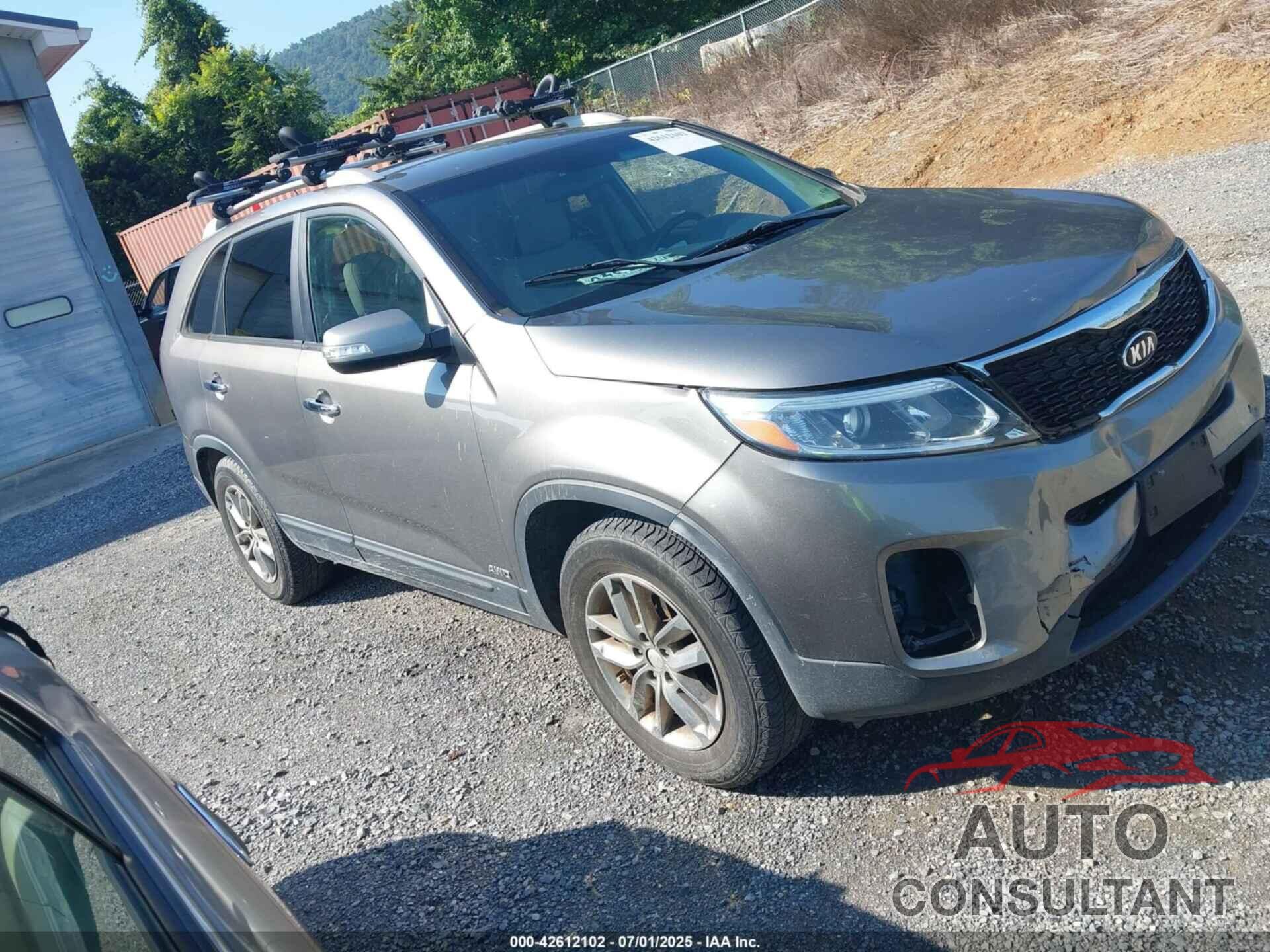 KIA SORENTO 2015 - 5XYKTCA63FG586443