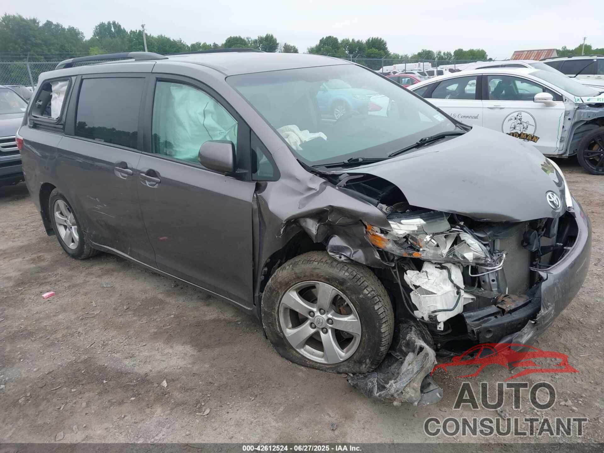 TOYOTA SIENNA 2016 - 5TDKK3DC7GS747482