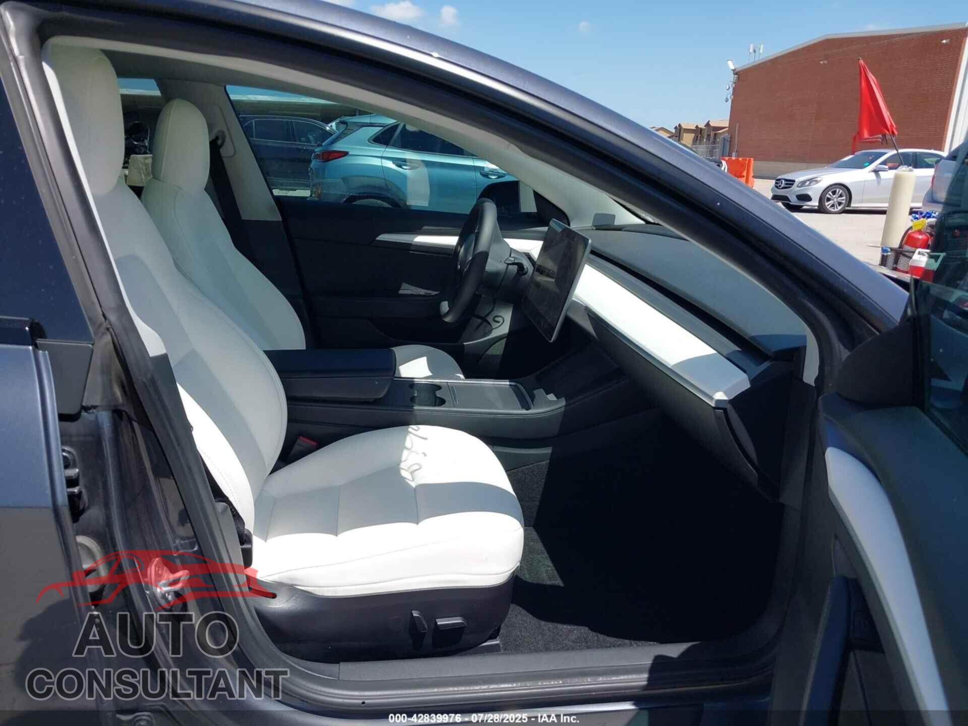 TESLA MODEL 3 2022 - 5YJ3E1EB7NF109613