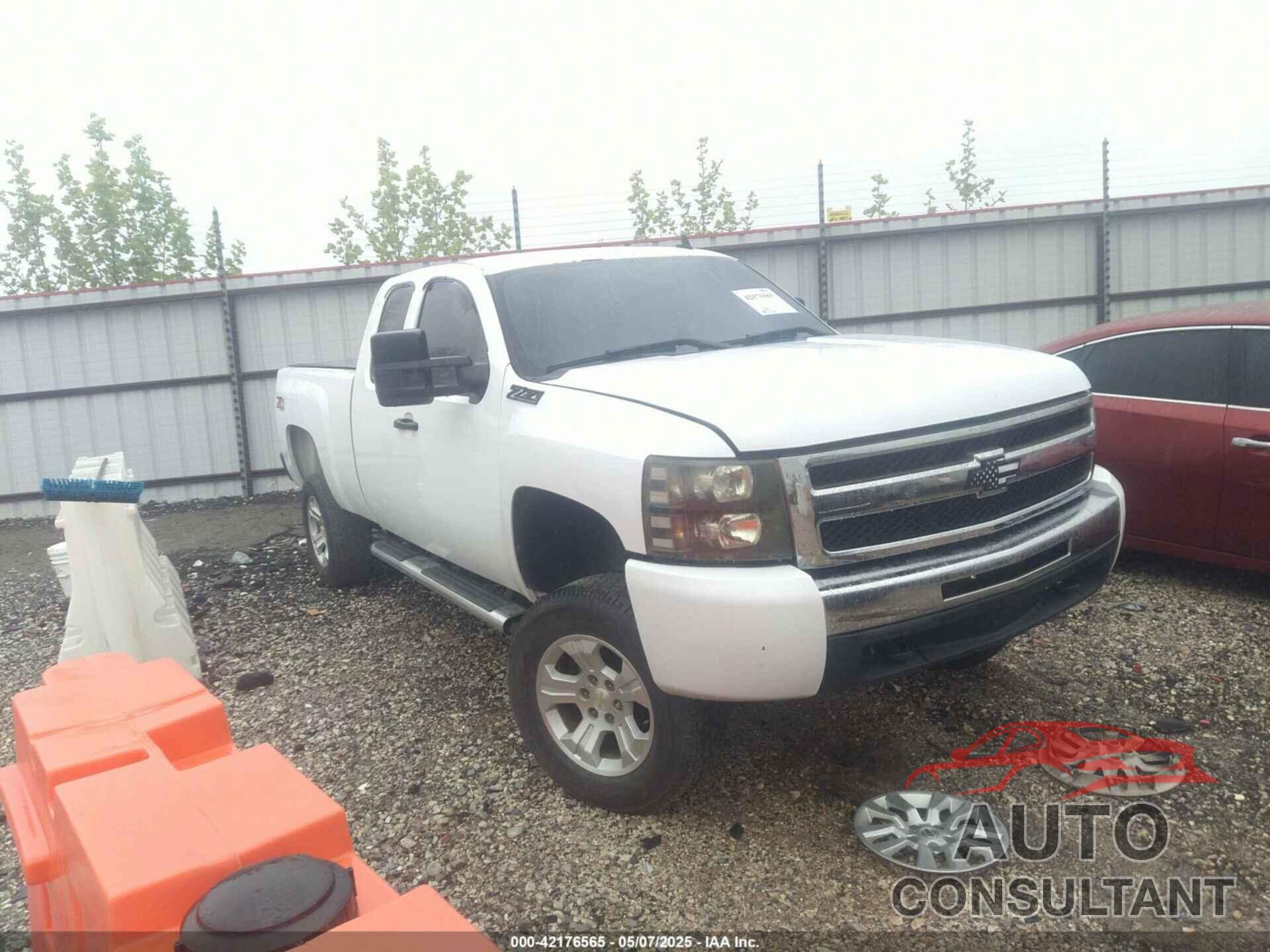 CHEVROLET SILVERADO 1500 2013 - 1GCRKSE72DZ413719