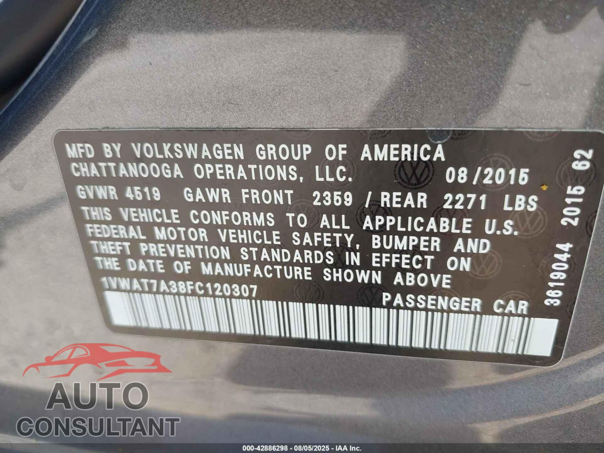 VOLKSWAGEN PASSAT 2015 - 1VWAT7A38FC120307