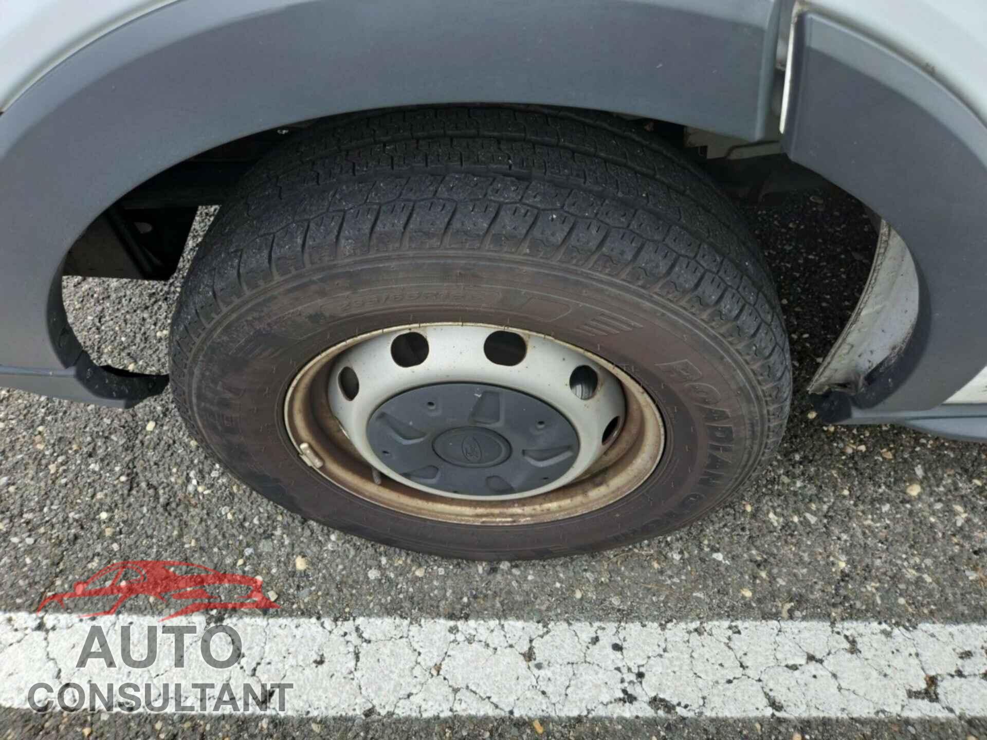 FORD TRANSIT 2017 - 1FTYR1YM4HKB43541