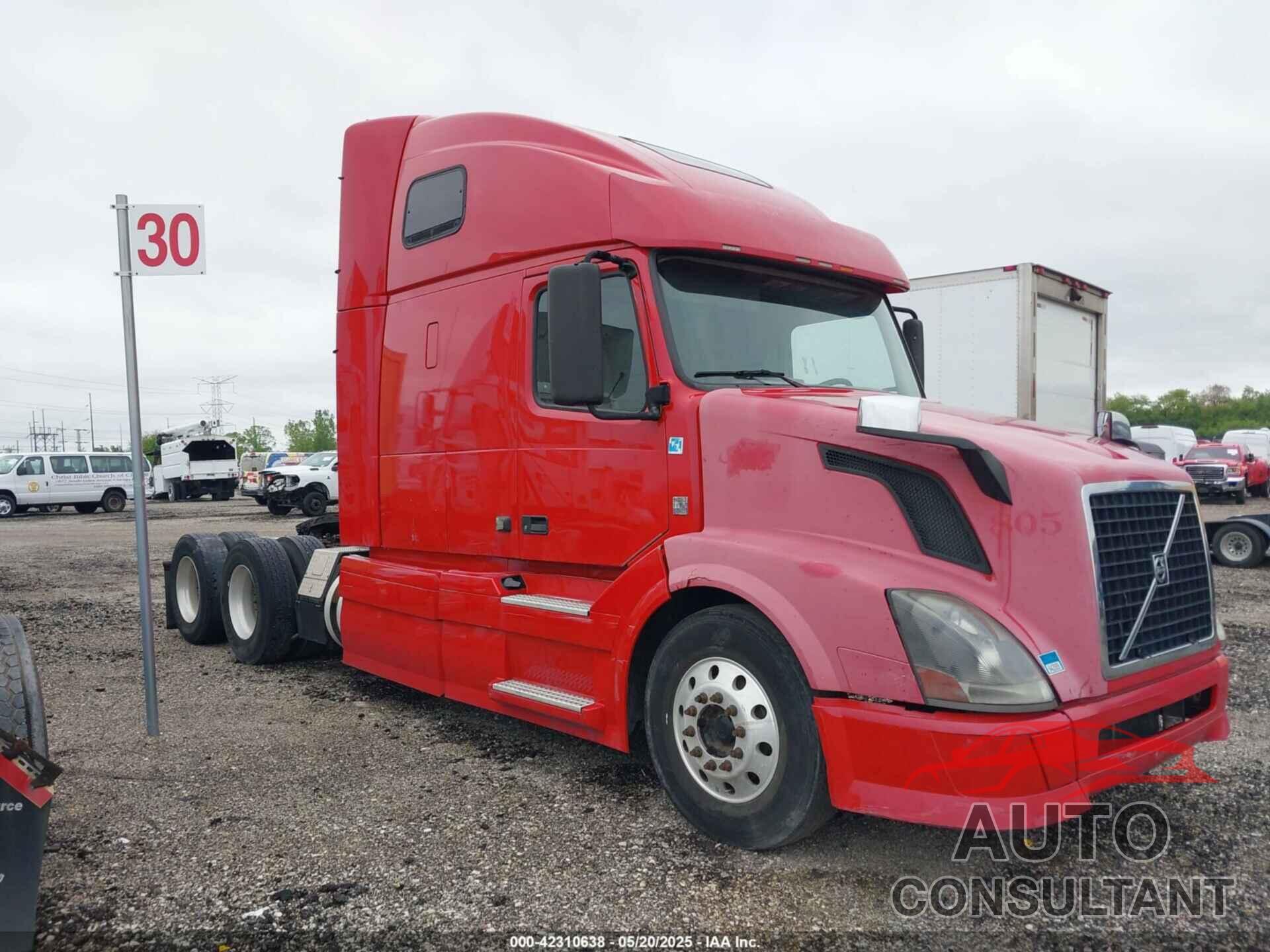 VOLVO VN 2013 - 4V4NC9EH8DN146045
